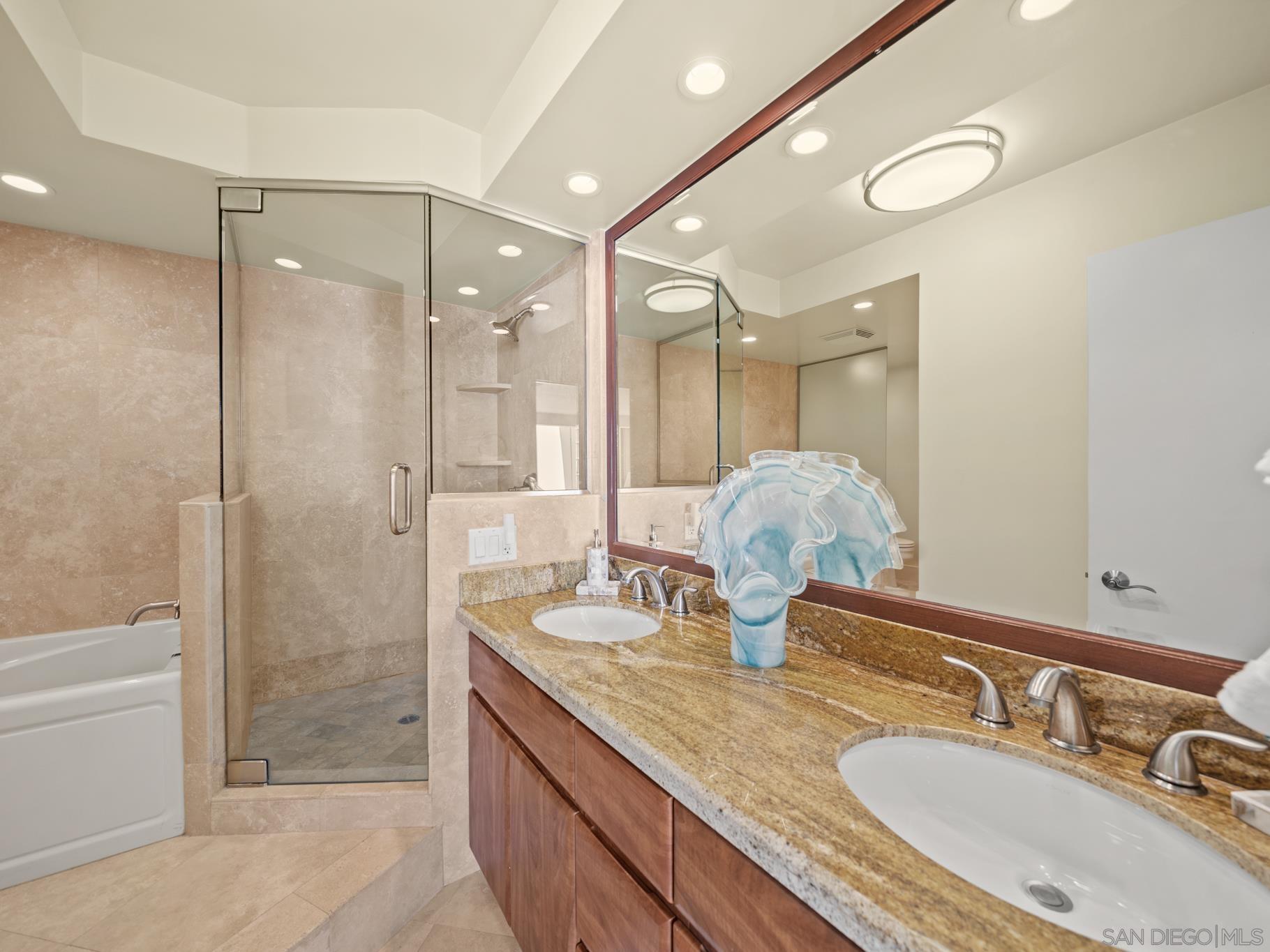 Detail Gallery Image 43 of 65 For 1810  Avenida Del Mundo  #907,  Coronado,  CA 92118 - 2 Beds | 2 Baths