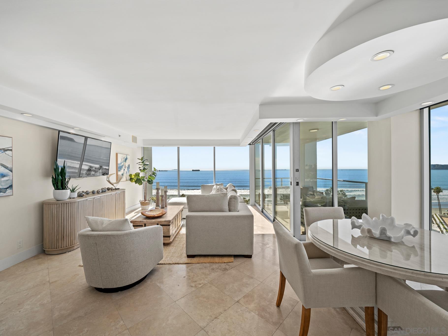 Detail Gallery Image 6 of 65 For 1810  Avenida Del Mundo  #907,  Coronado,  CA 92118 - 2 Beds | 2 Baths