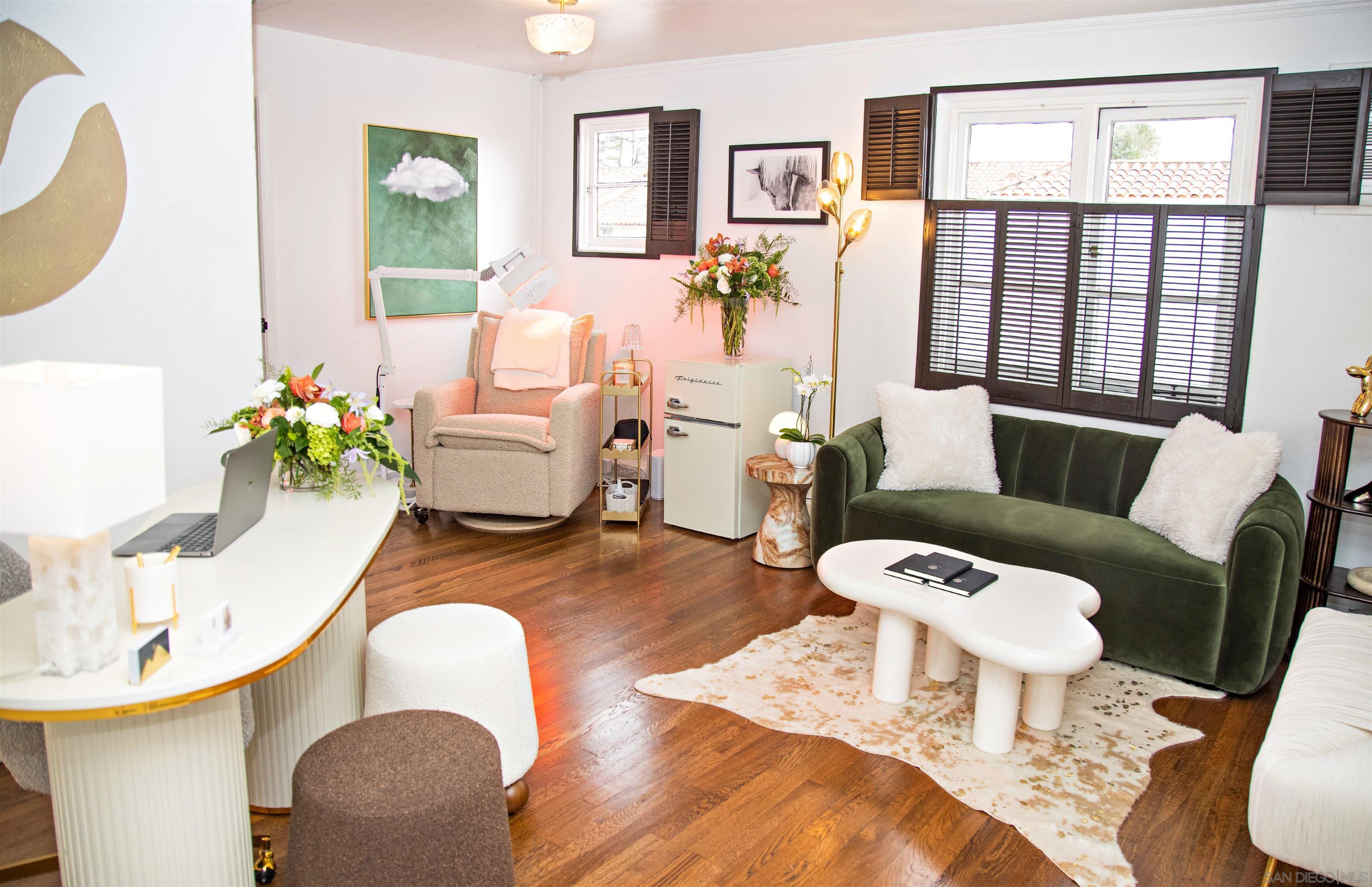 Front Image Thumbnail for SD260003812