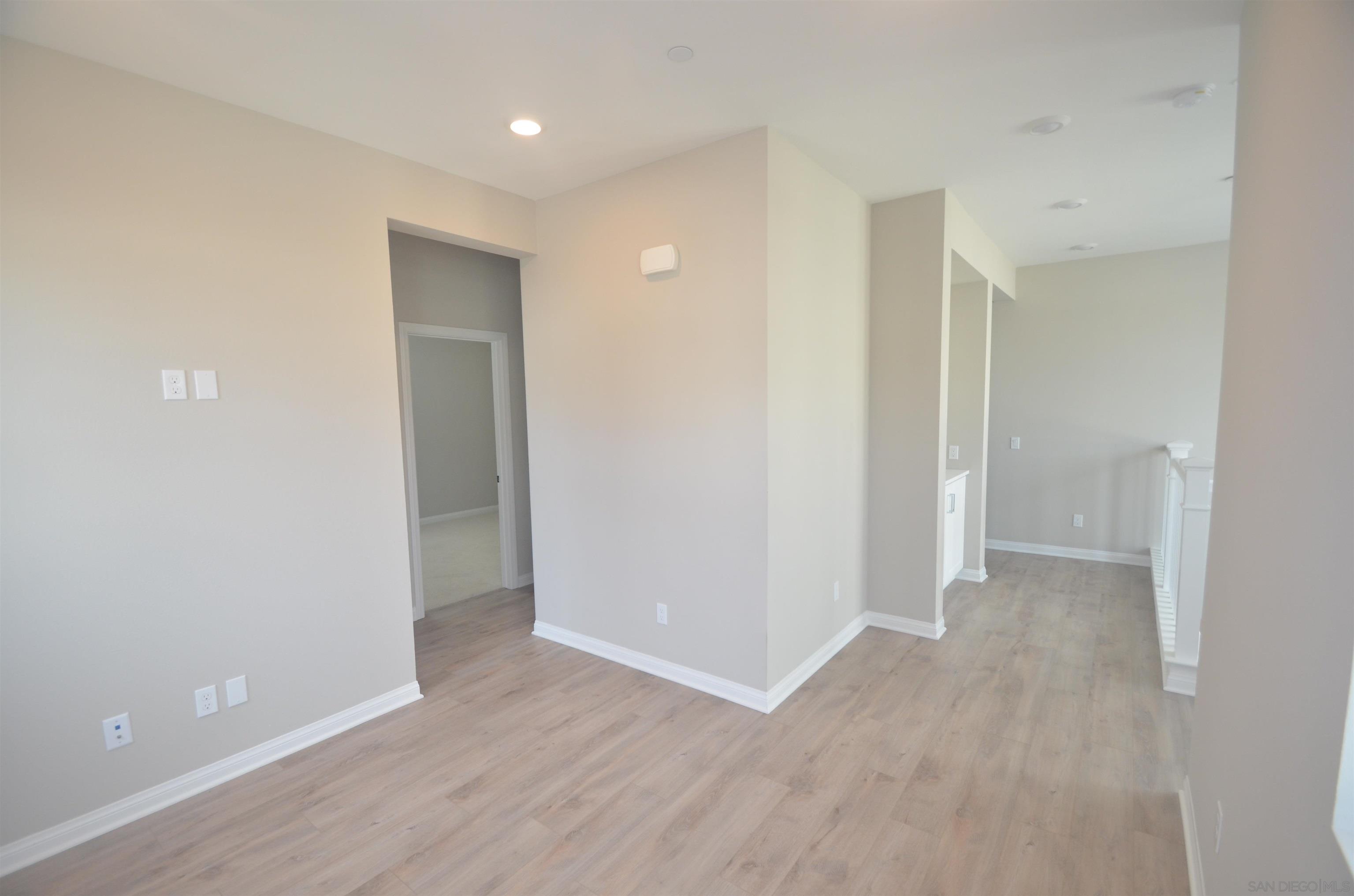 Detail Gallery Image 14 of 40 For 1681  Whitmore Loop, Chula Vista,  CA 91913 - 4 Beds | 3 Baths