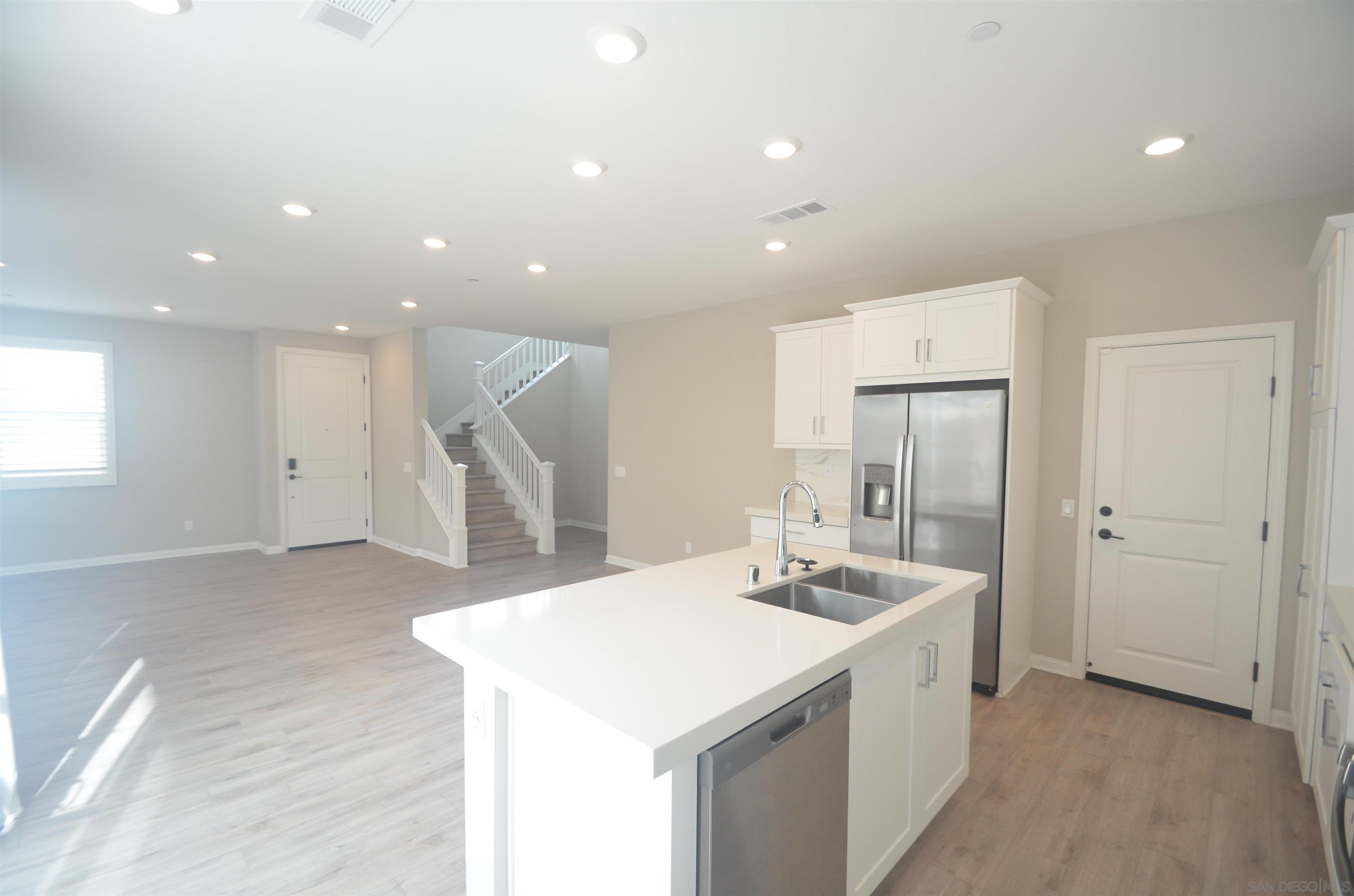 Detail Gallery Image 3 of 40 For 1681  Whitmore Loop, Chula Vista,  CA 91913 - 4 Beds | 3 Baths