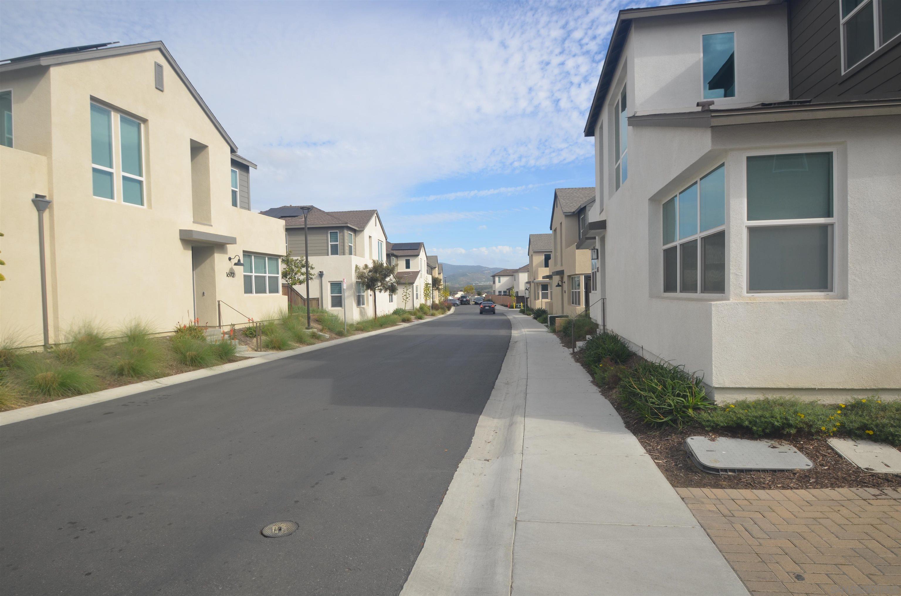 Detail Gallery Image 39 of 40 For 1681  Whitmore Loop, Chula Vista,  CA 91913 - 4 Beds | 3 Baths