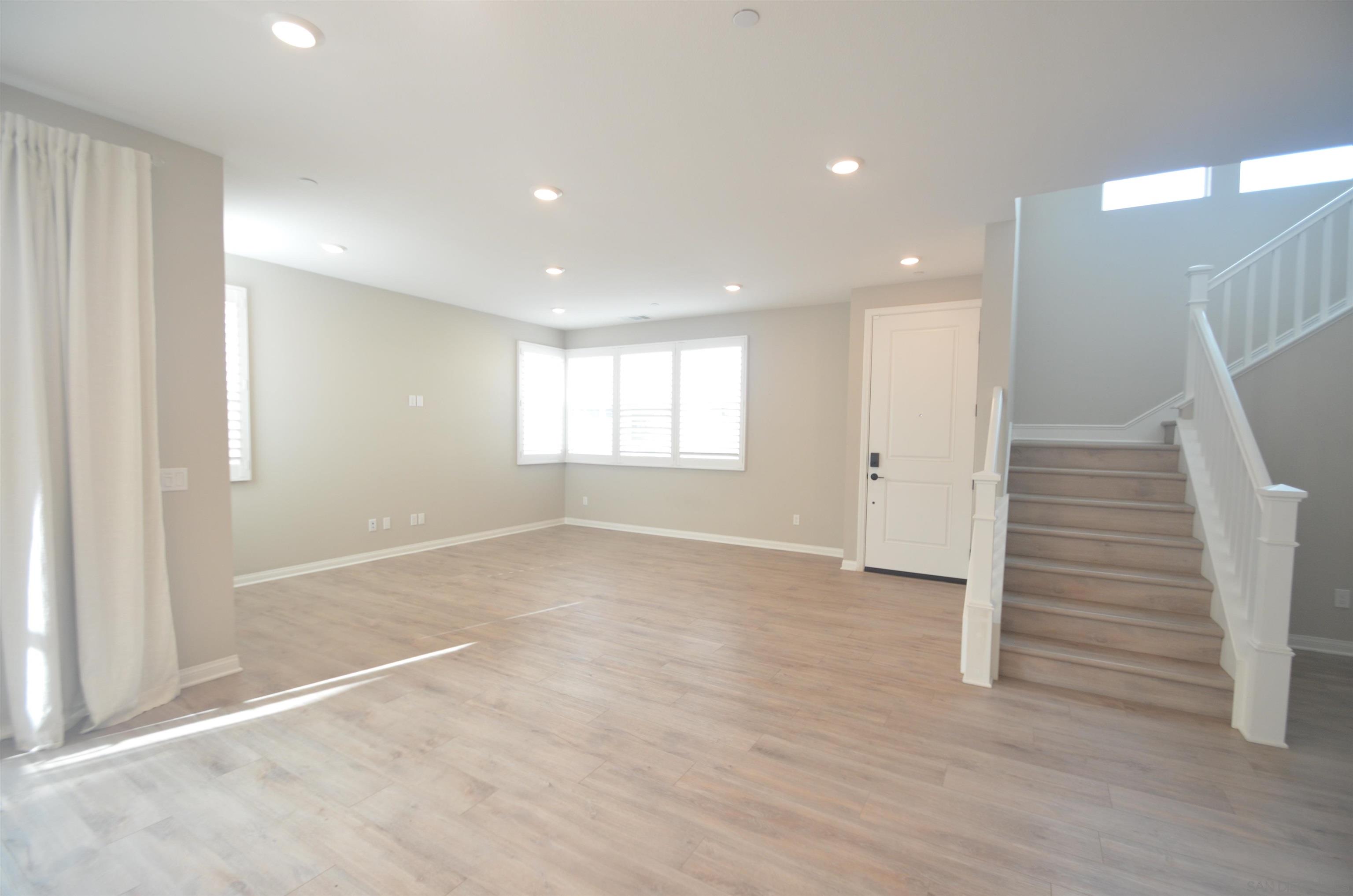 Detail Gallery Image 6 of 40 For 1681  Whitmore Loop, Chula Vista,  CA 91913 - 4 Beds | 3 Baths