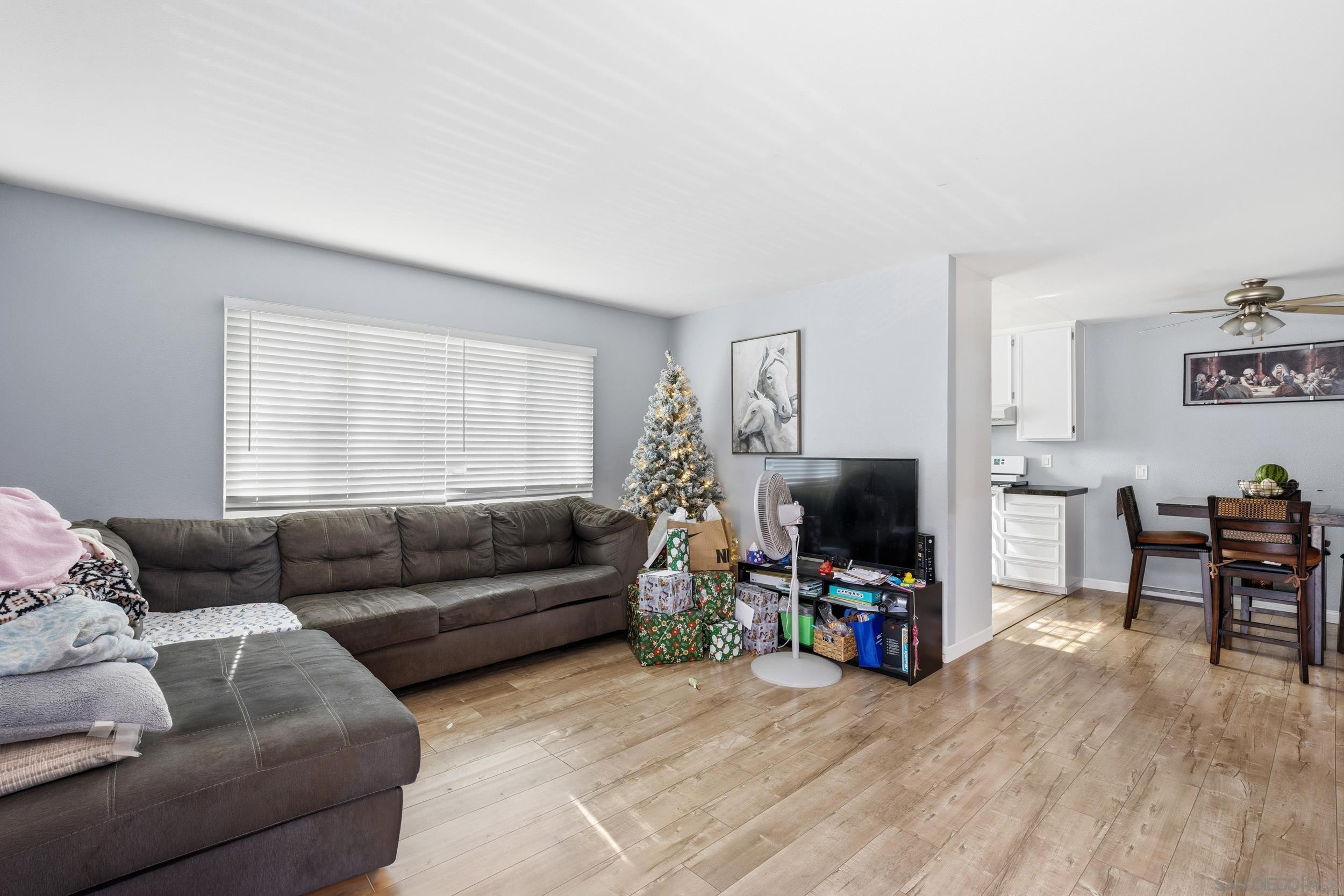 Front Image Thumbnail for SD260003818