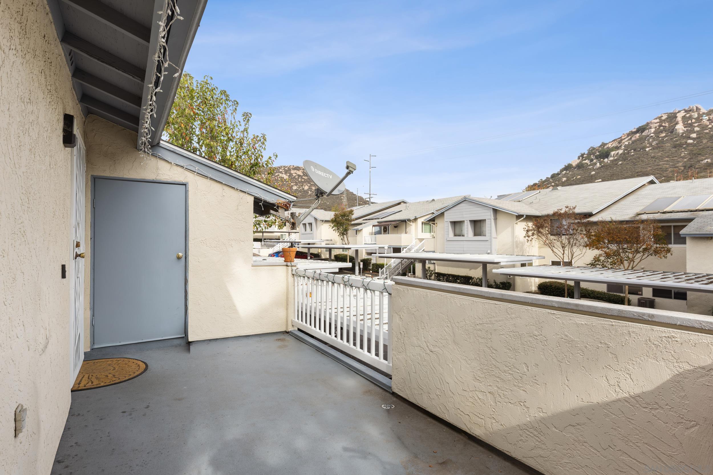 Detail Gallery Image 2 of 27 For 10382  Alphonse St  #F4,  Santee,  CA 92071 - 2 Beds | 1/1 Baths