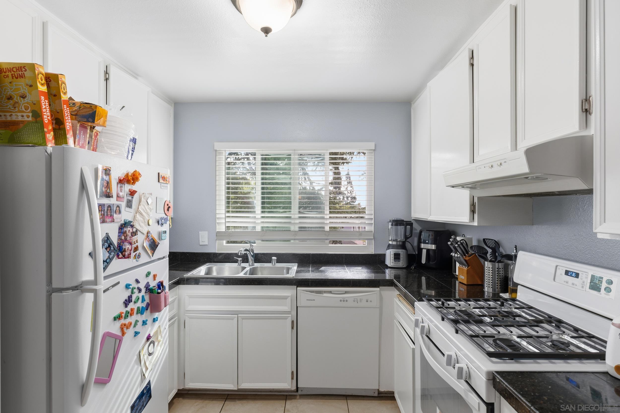Detail Gallery Image 8 of 27 For 10382  Alphonse St  #F4,  Santee,  CA 92071 - 2 Beds | 1/1 Baths