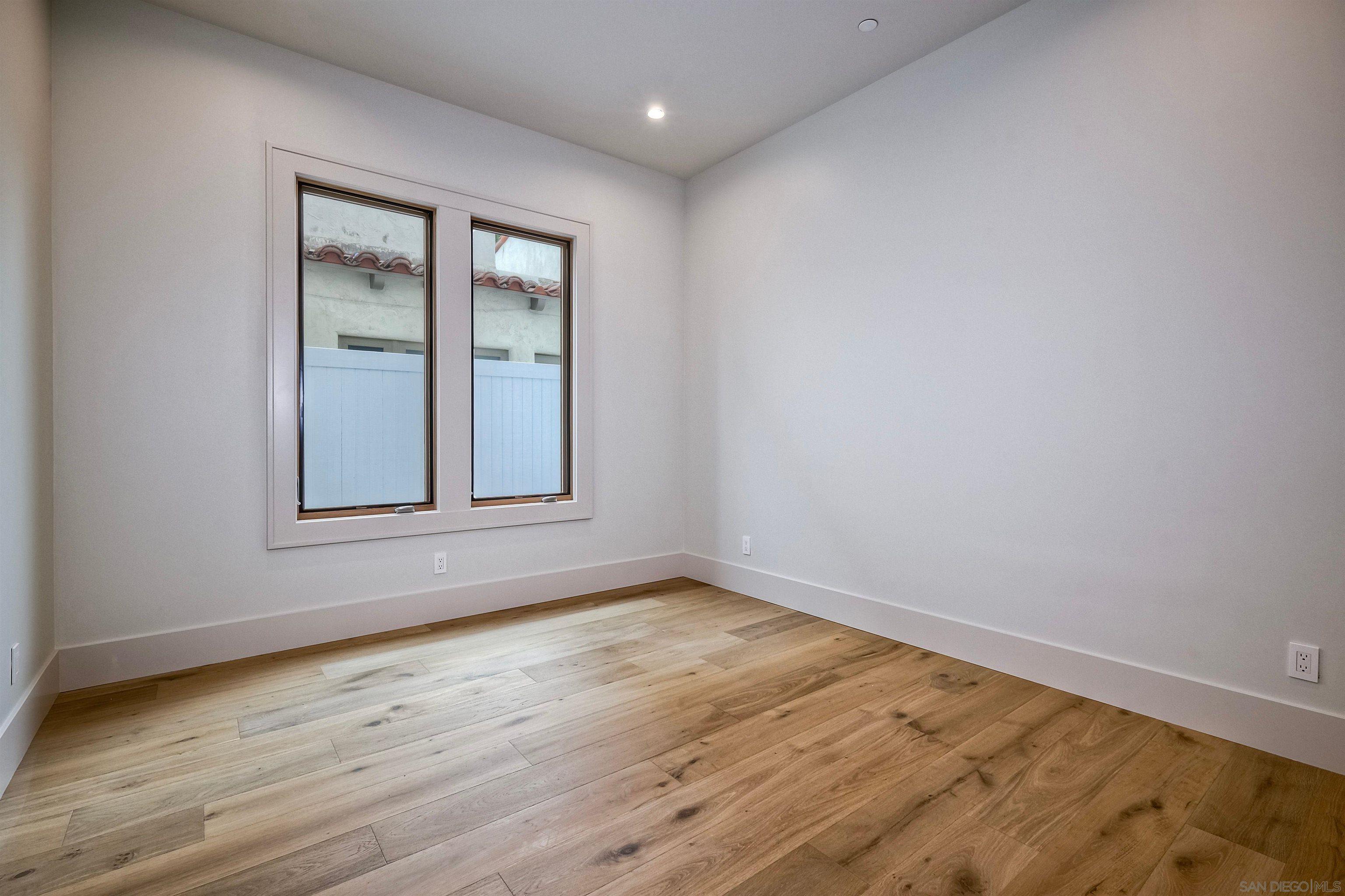 Detail Gallery Image 11 of 47 For 440  Pomona Avenue, Coronado,  CA 92118 - 5 Beds | 3/1 Baths