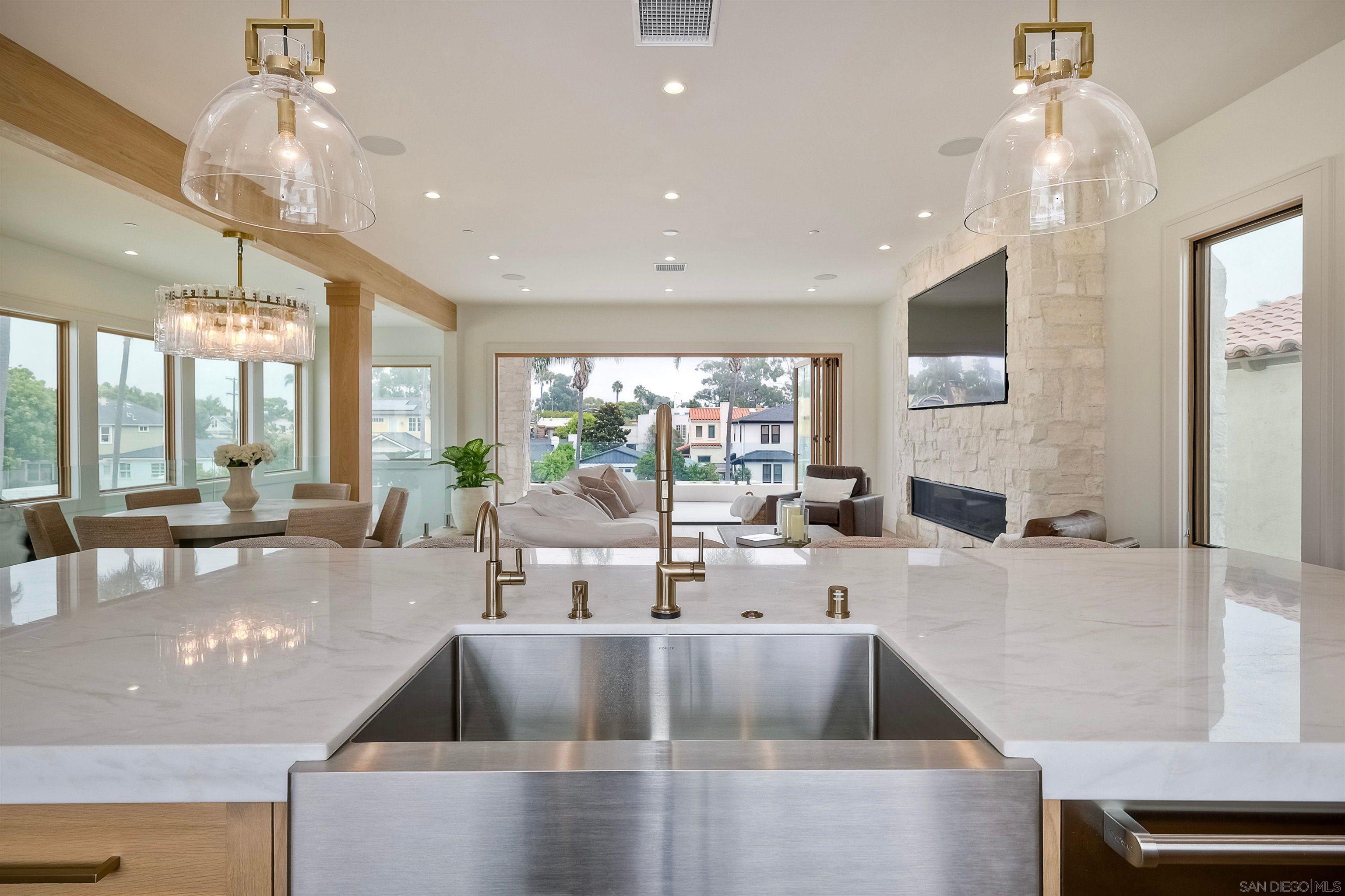 Detail Gallery Image 12 of 45 For 440  Pomona Avenue, Coronado,  CA 92118 - 5 Beds | 3/1 Baths