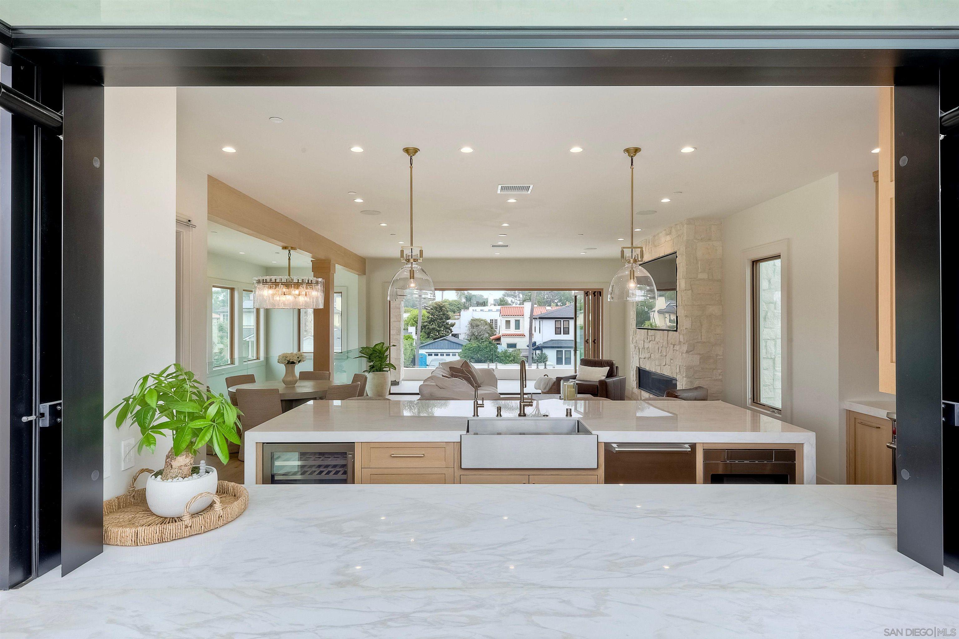 Detail Gallery Image 24 of 45 For 440  Pomona Avenue, Coronado,  CA 92118 - 5 Beds | 3/1 Baths