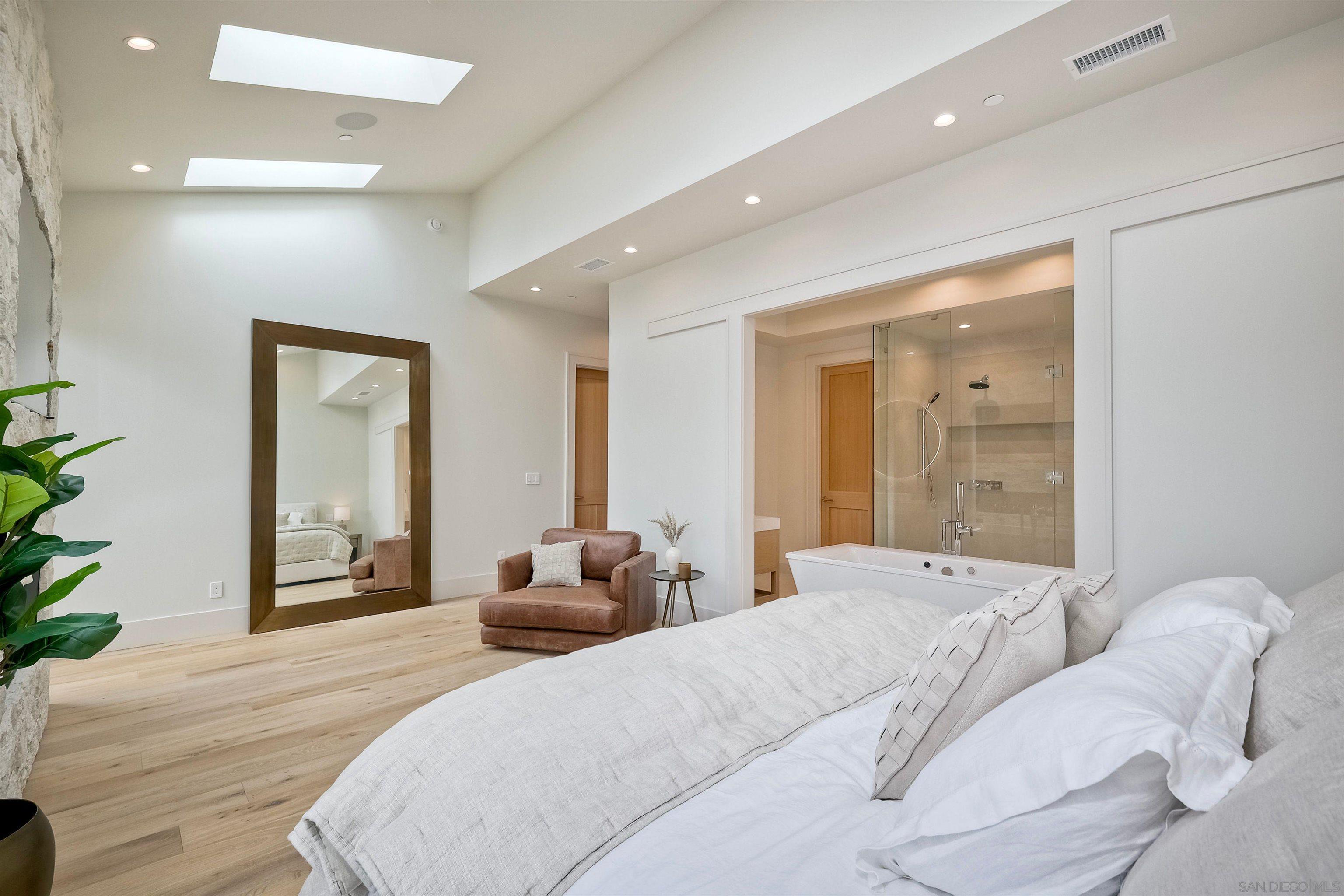 Detail Gallery Image 32 of 45 For 440  Pomona Avenue, Coronado,  CA 92118 - 5 Beds | 3/1 Baths