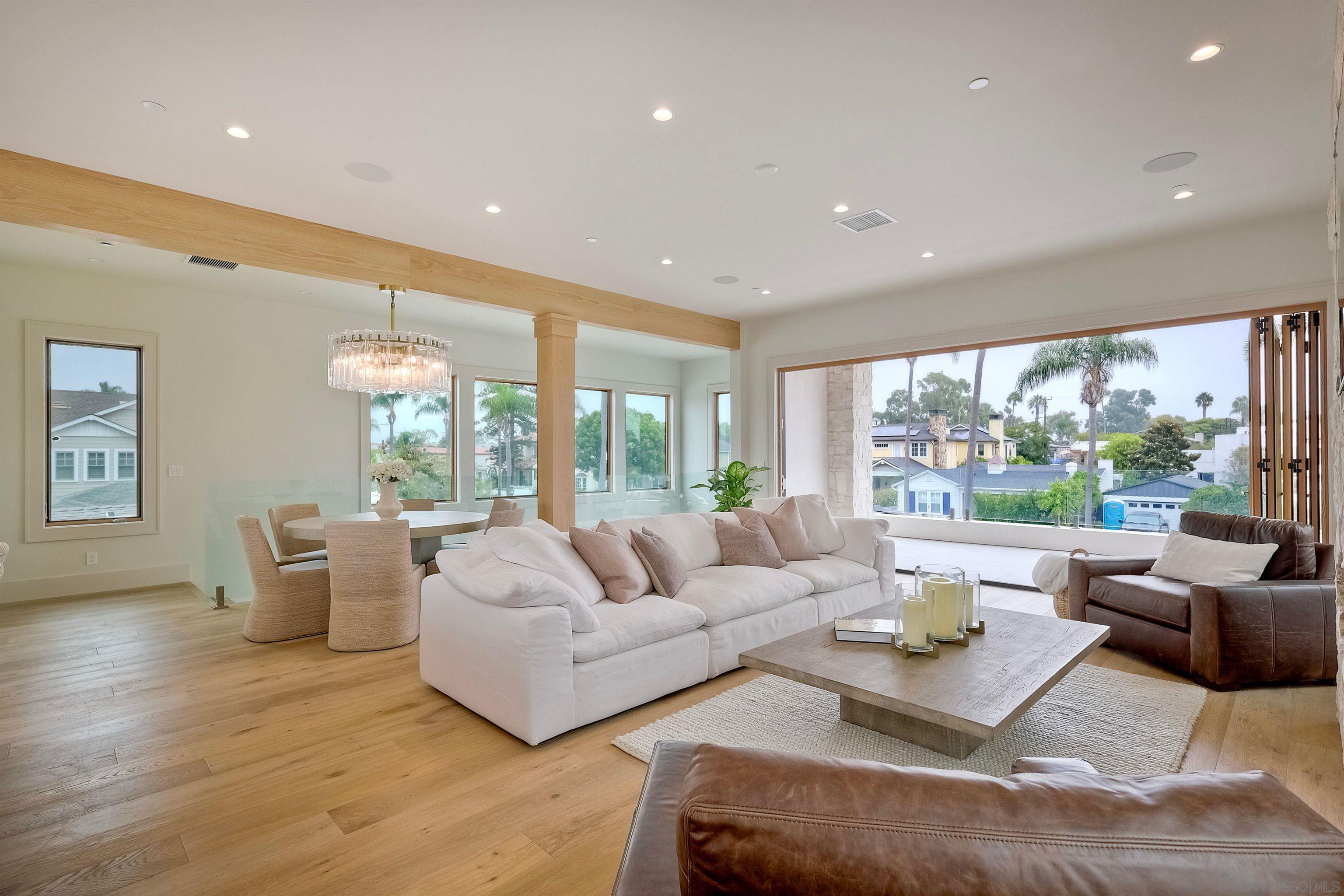 Detail Gallery Image 5 of 45 For 440  Pomona Avenue, Coronado,  CA 92118 - 5 Beds | 3/1 Baths