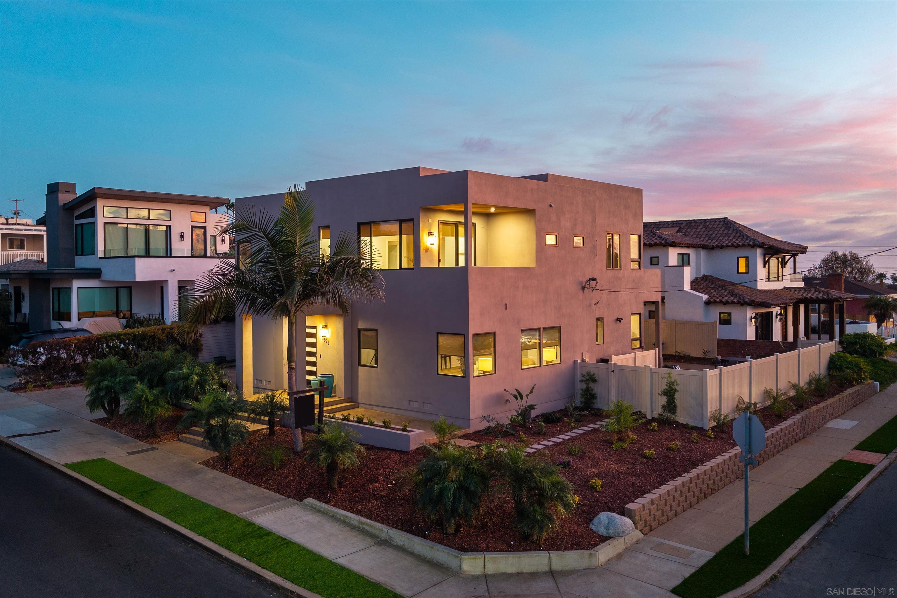 Detail Gallery Image 2 of 75 For 4593  Coronado Ave, San Diego,  CA 92107 - 4 Beds | 3 Baths