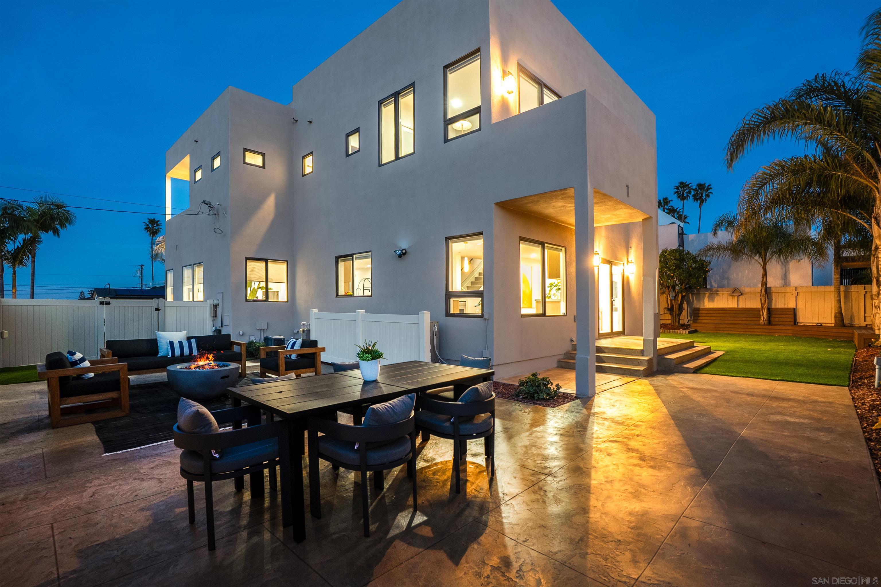 Detail Gallery Image 3 of 75 For 4593  Coronado Ave, San Diego,  CA 92107 - 4 Beds | 3 Baths