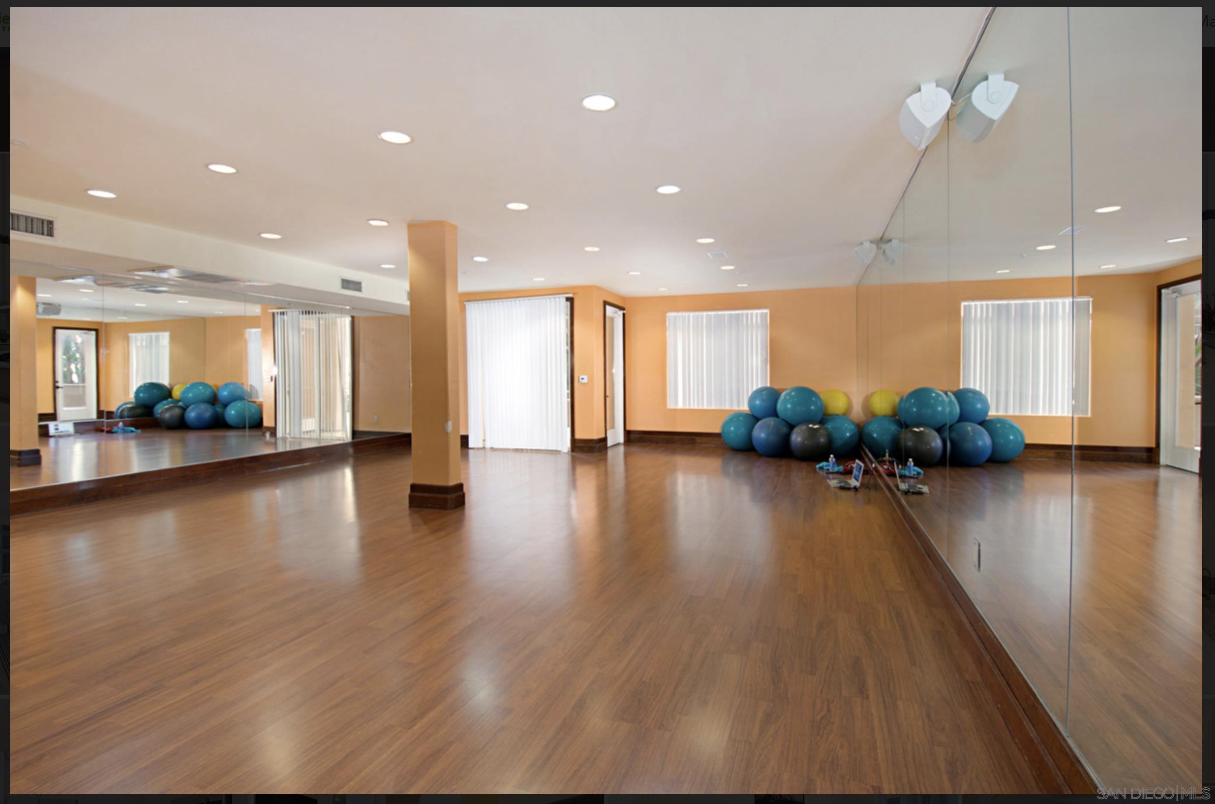 Detail Gallery Image 7 of 14 For 9263  Regents Rd, La Jolla,  CA 92037 - 1 Beds | 1 Baths