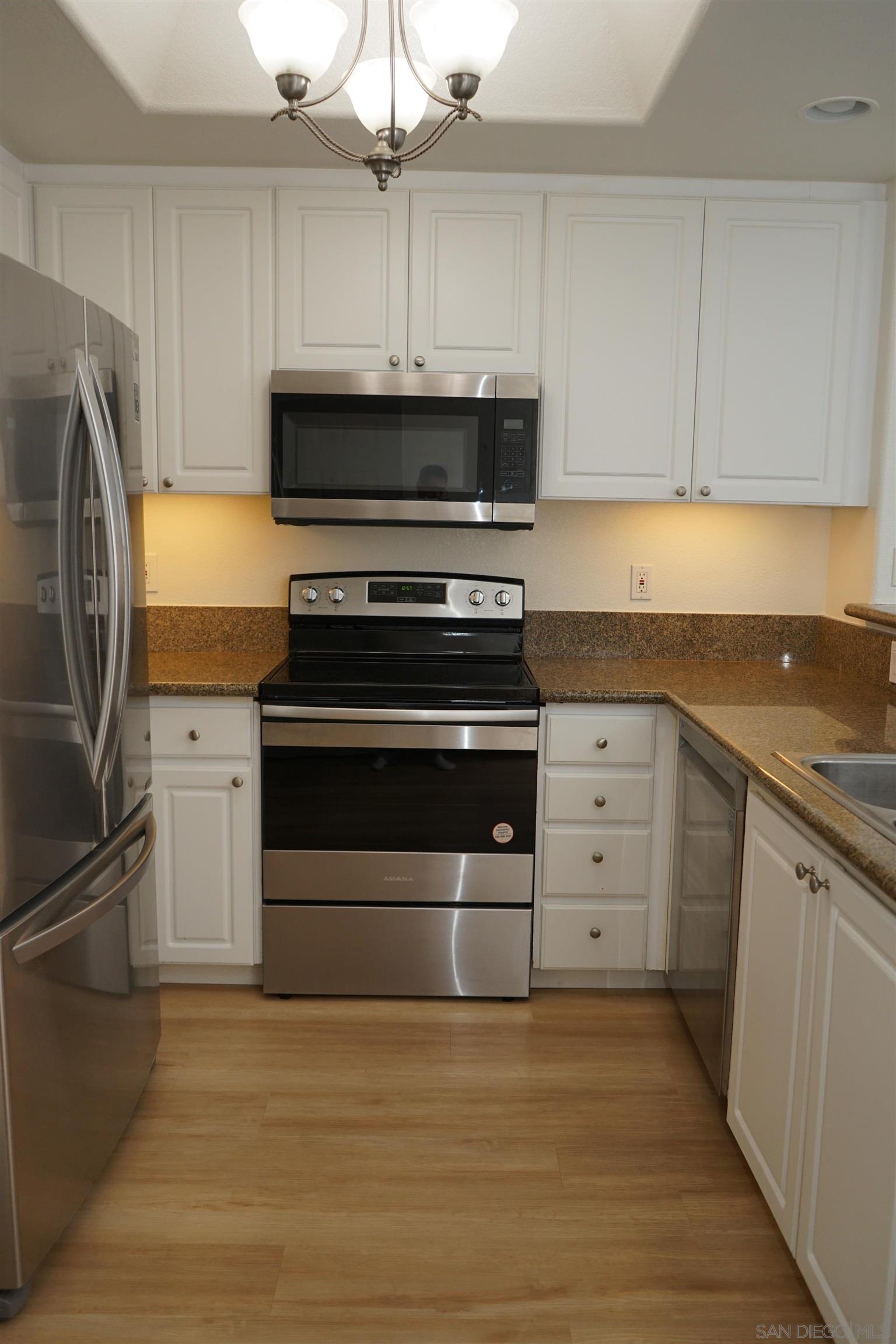 Detail Gallery Image 10 of 14 For 9263  Regents Rd, La Jolla,  CA 92037 - 1 Beds | 1 Baths