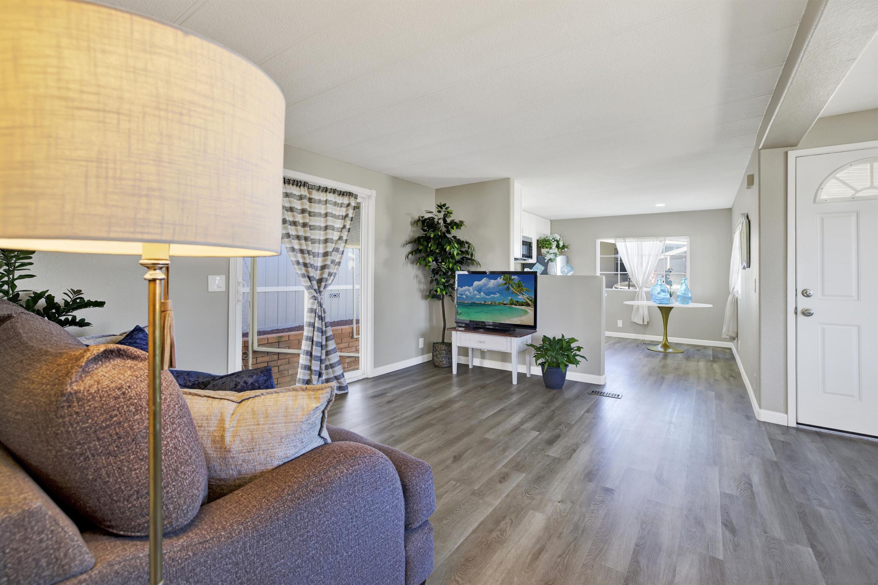 Detail Gallery Image 13 of 31 For 245 W Bobier Dr  #23,  Vista,  CA 92083 - 1 Beds | 1 Baths