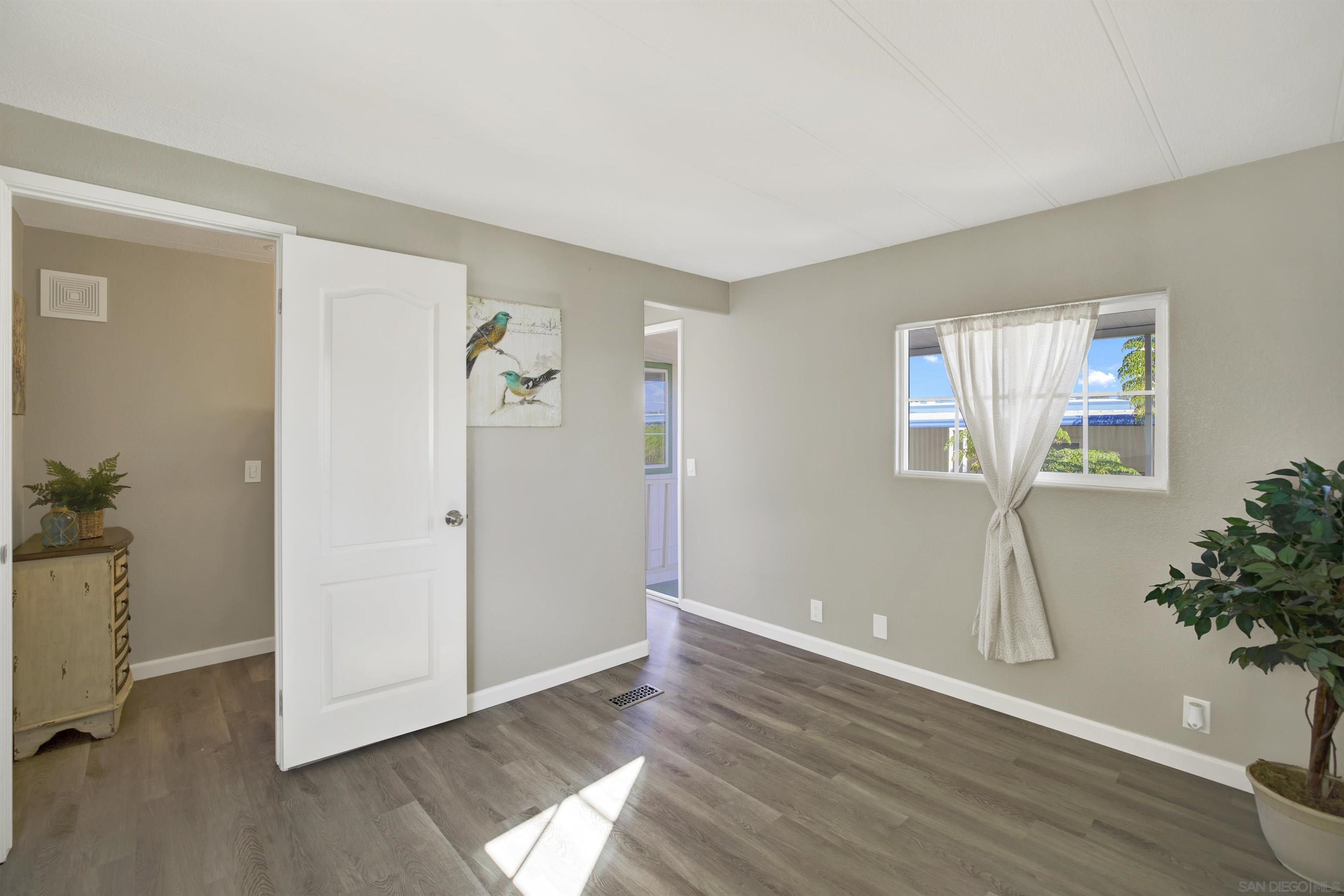 Detail Gallery Image 18 of 31 For 245 W Bobier Dr  #23,  Vista,  CA 92083 - 1 Beds | 1 Baths