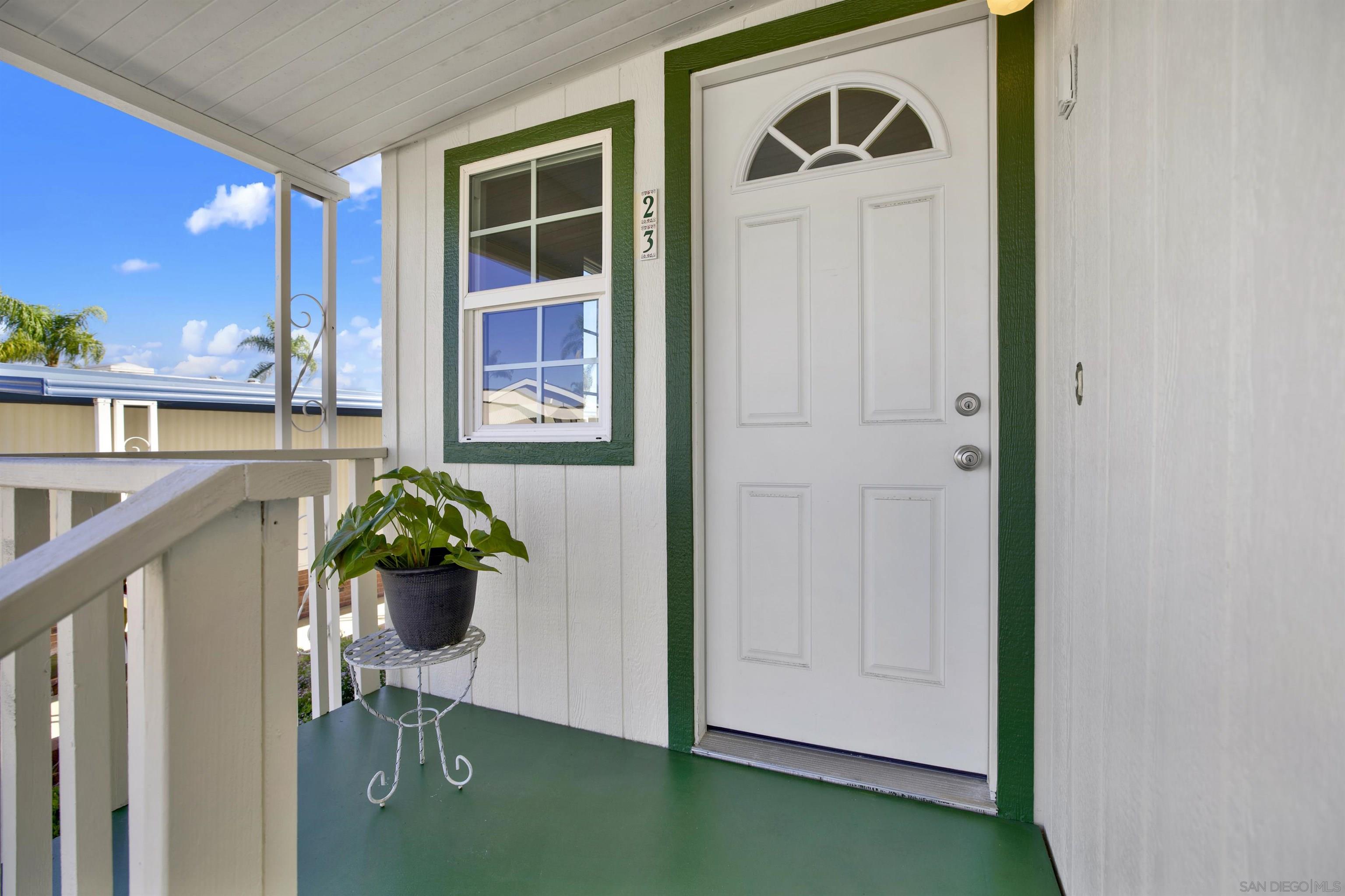 Detail Gallery Image 4 of 31 For 245 W Bobier Dr  #23,  Vista,  CA 92083 - 1 Beds | 1 Baths