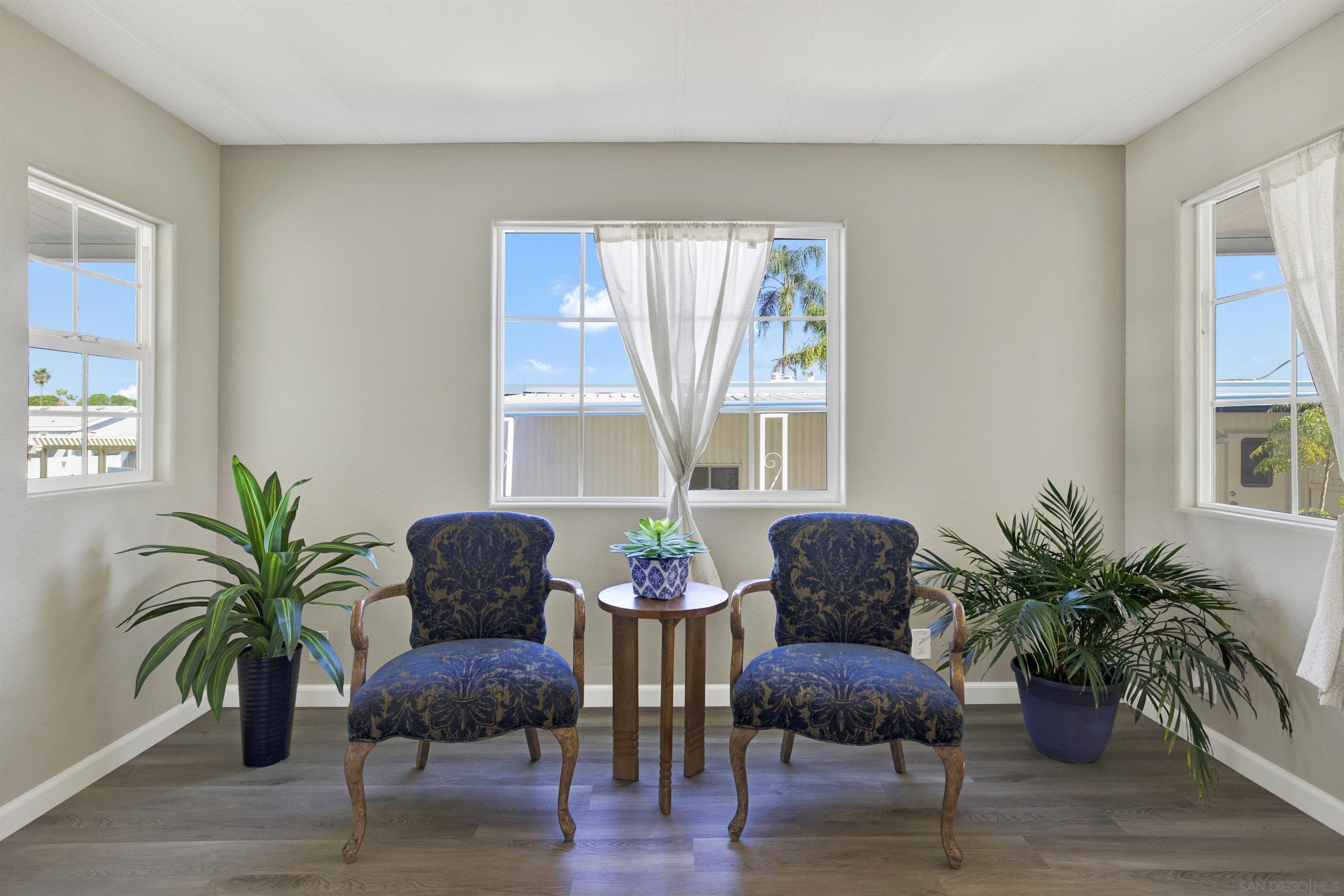 Detail Gallery Image 5 of 31 For 245 W Bobier Dr  #23,  Vista,  CA 92083 - 1 Beds | 1 Baths