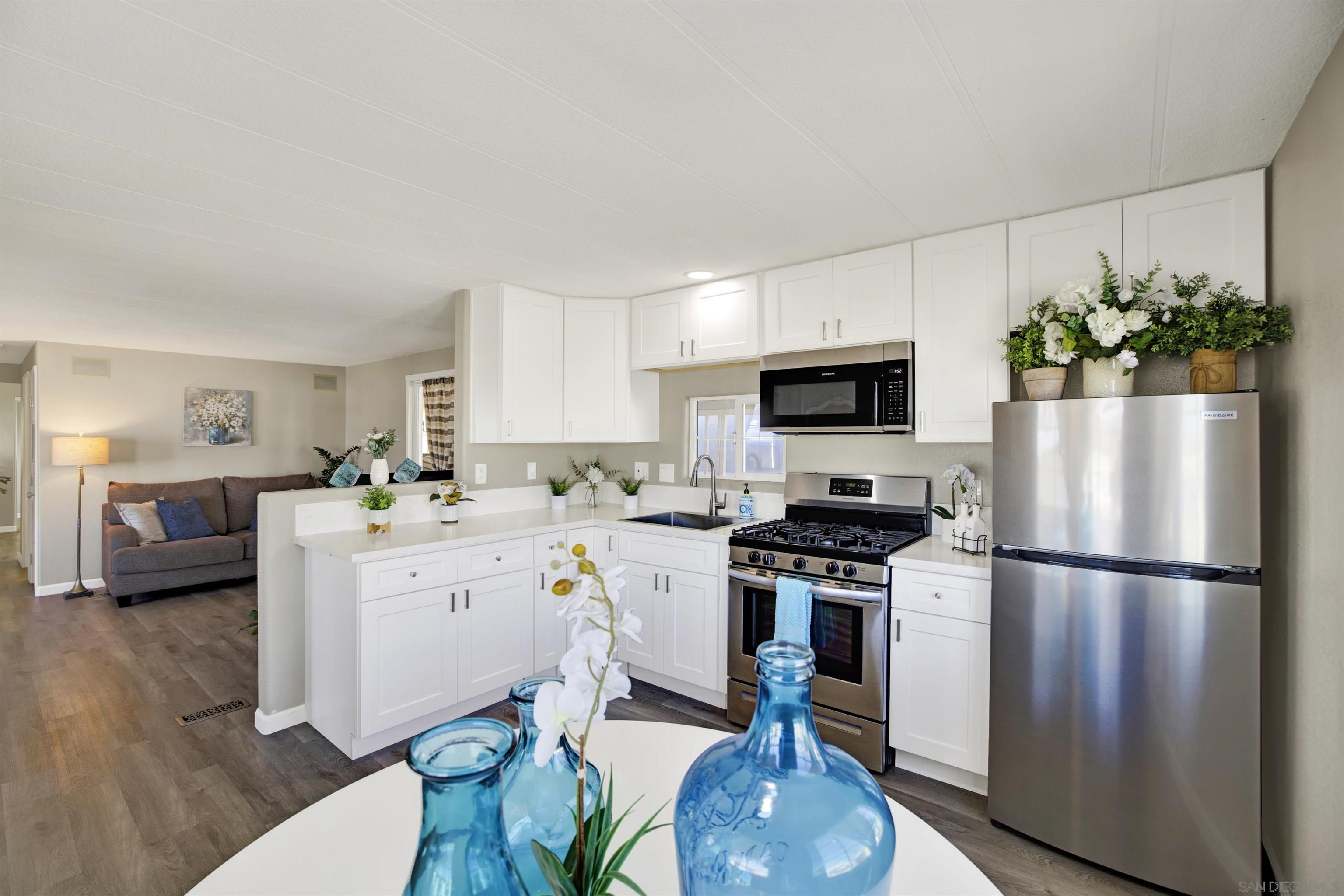 Detail Gallery Image 7 of 31 For 245 W Bobier Dr  #23,  Vista,  CA 92083 - 1 Beds | 1 Baths