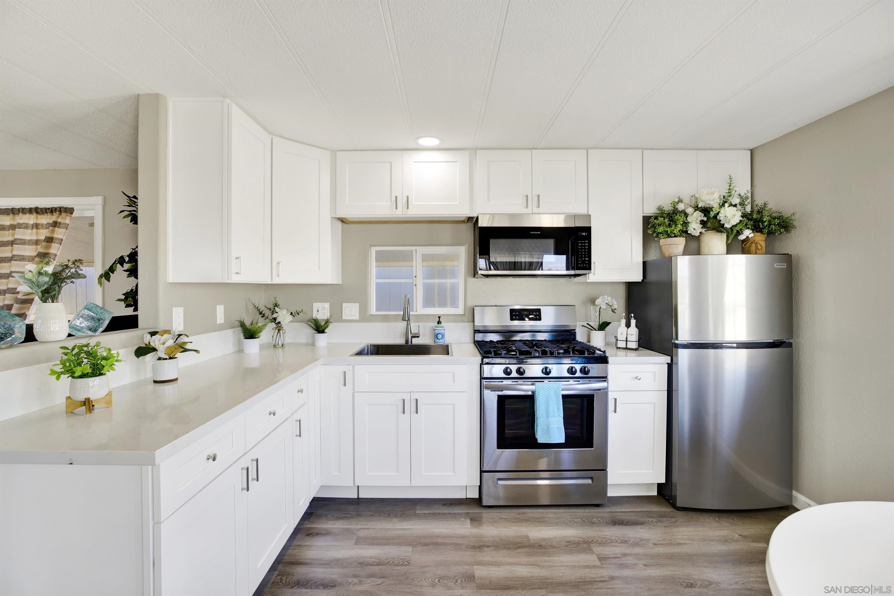 Detail Gallery Image 8 of 31 For 245 W Bobier Dr  #23,  Vista,  CA 92083 - 1 Beds | 1 Baths