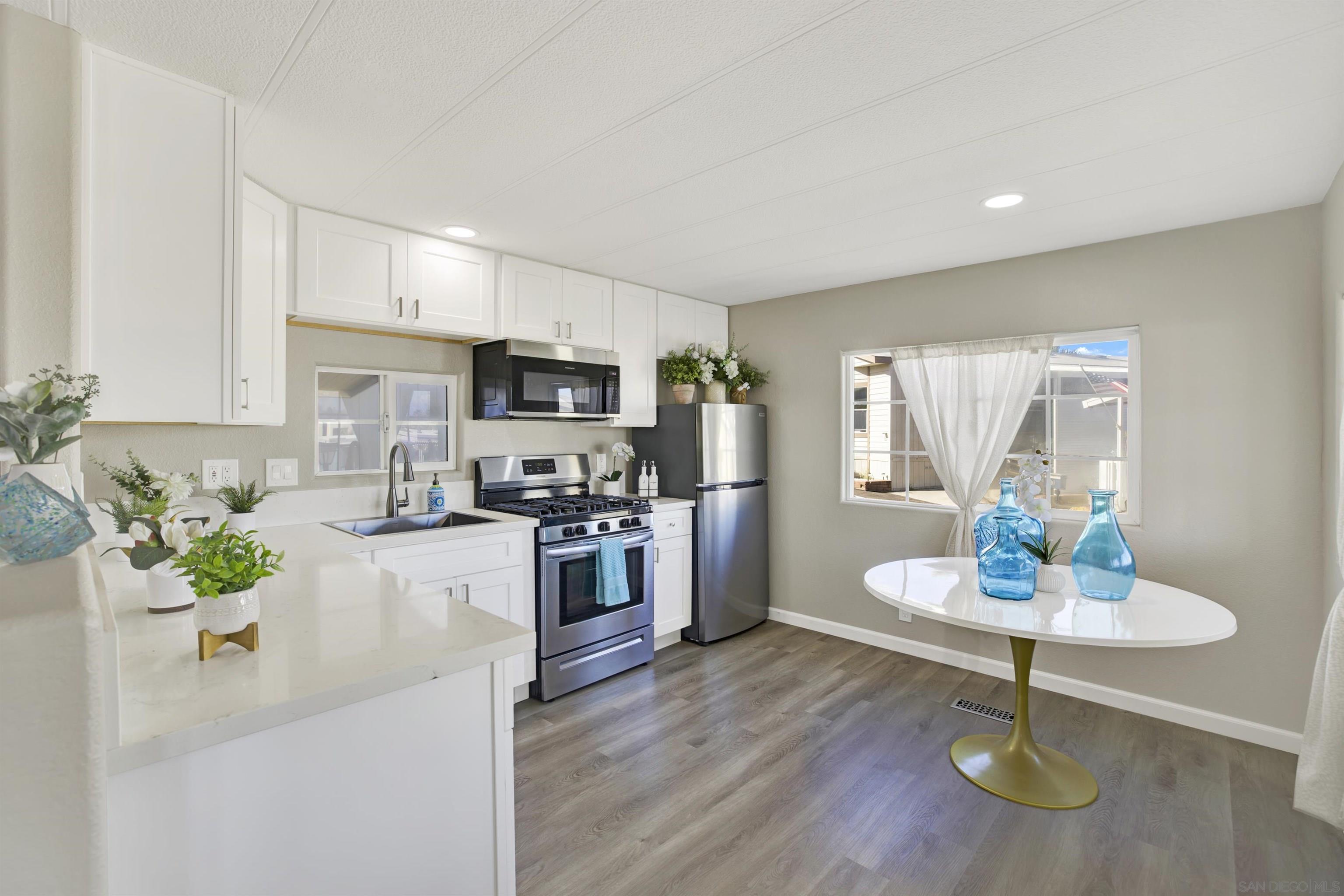 Detail Gallery Image 9 of 31 For 245 W Bobier Dr  #23,  Vista,  CA 92083 - 1 Beds | 1 Baths