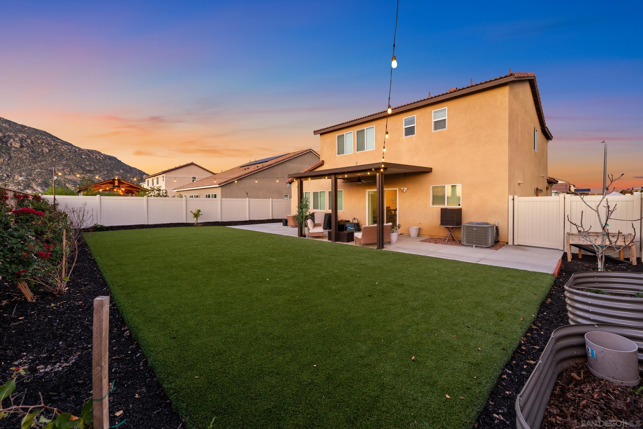 Detail Gallery Image 21 of 25 For 28331  Memory Ln, Winchester,  CA 92596 - 4 Beds | 3 Baths