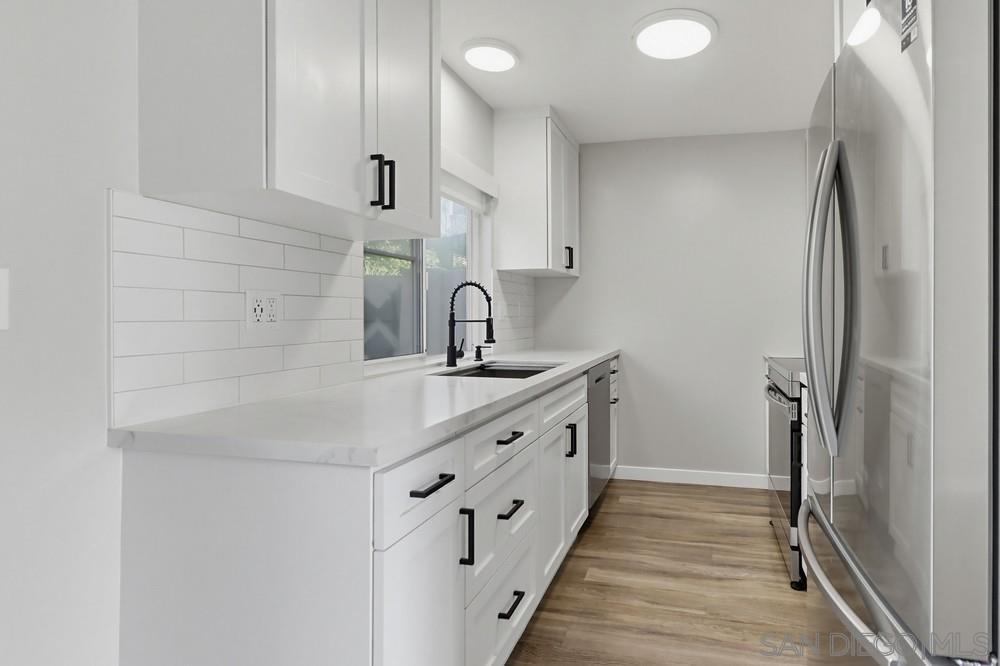 Detail Gallery Image 10 of 45 For 5516  Caminito Roberto, San Diego,  CA 92111 - 2 Beds | 1/1 Baths