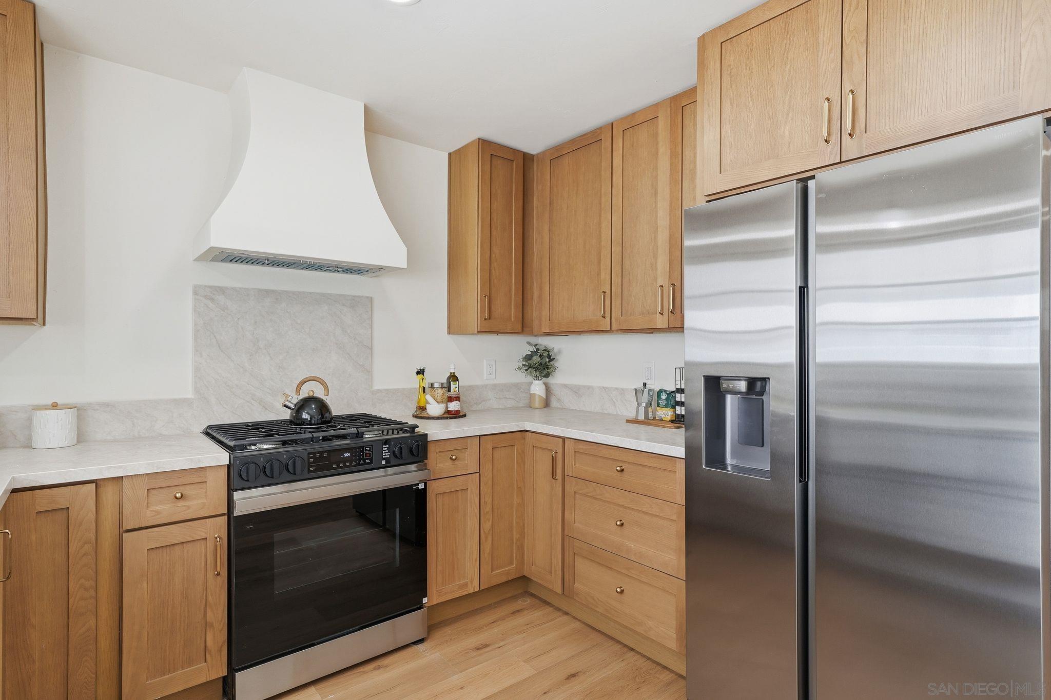 Detail Gallery Image 12 of 34 For 10155  Baroness Ave, San Diego,  CA 92126 - 3 Beds | 2 Baths