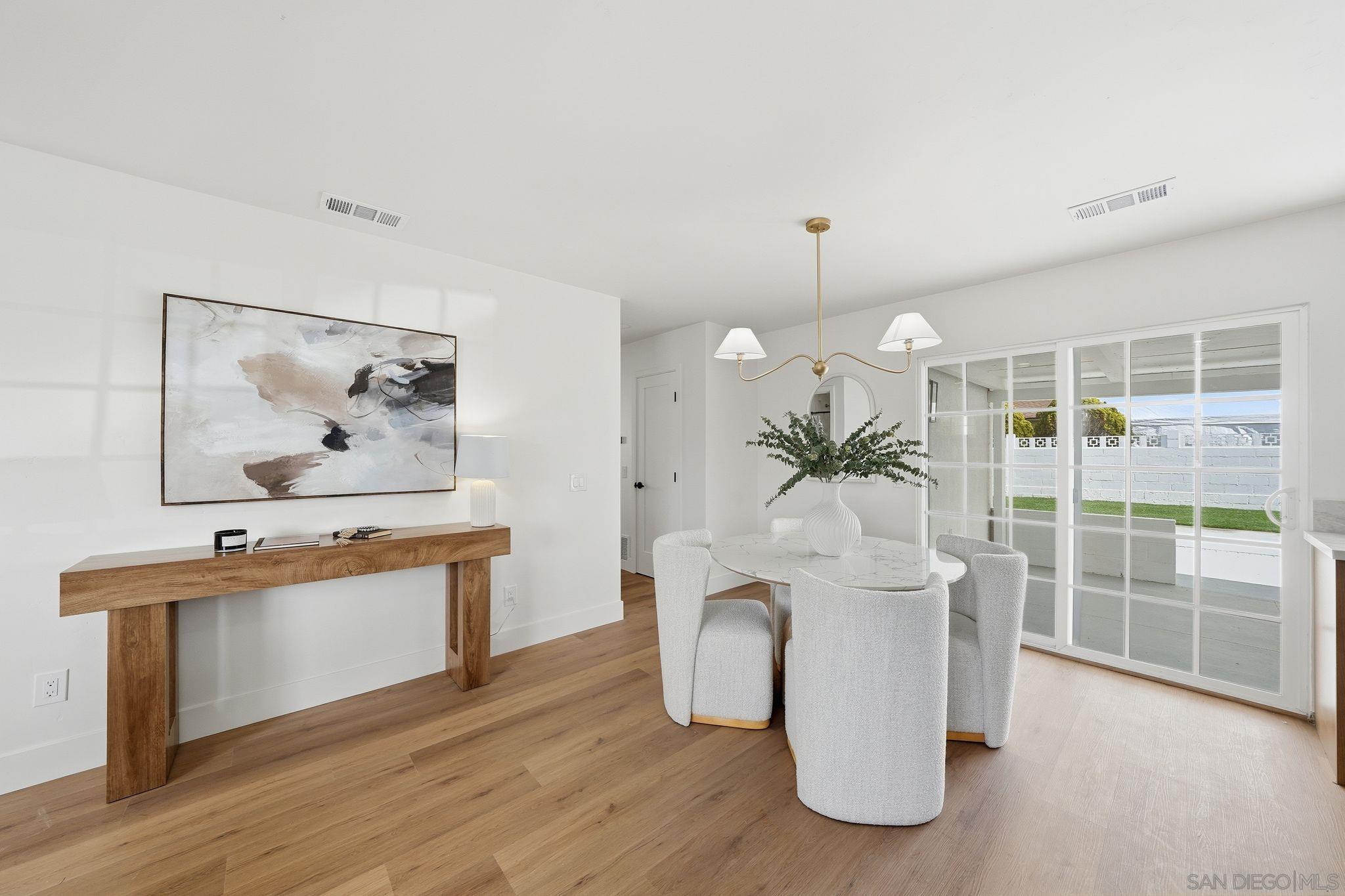 Detail Gallery Image 6 of 34 For 10155  Baroness Ave, San Diego,  CA 92126 - 3 Beds | 2 Baths