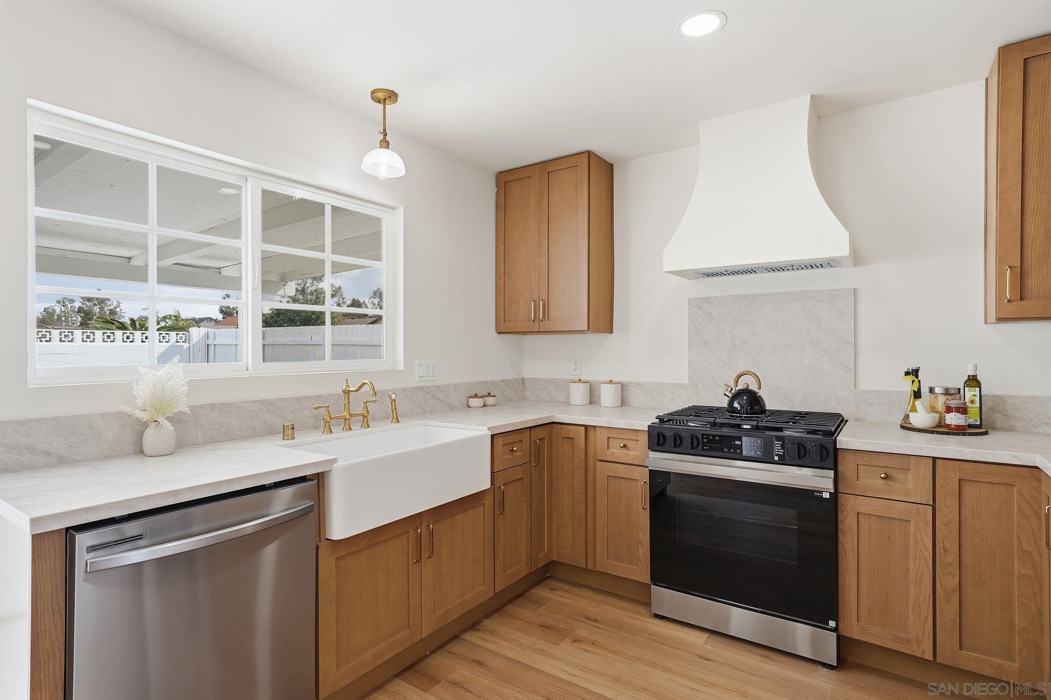 Detail Gallery Image 10 of 34 For 10155  Baroness Ave, San Diego,  CA 92126 - 3 Beds | 2 Baths