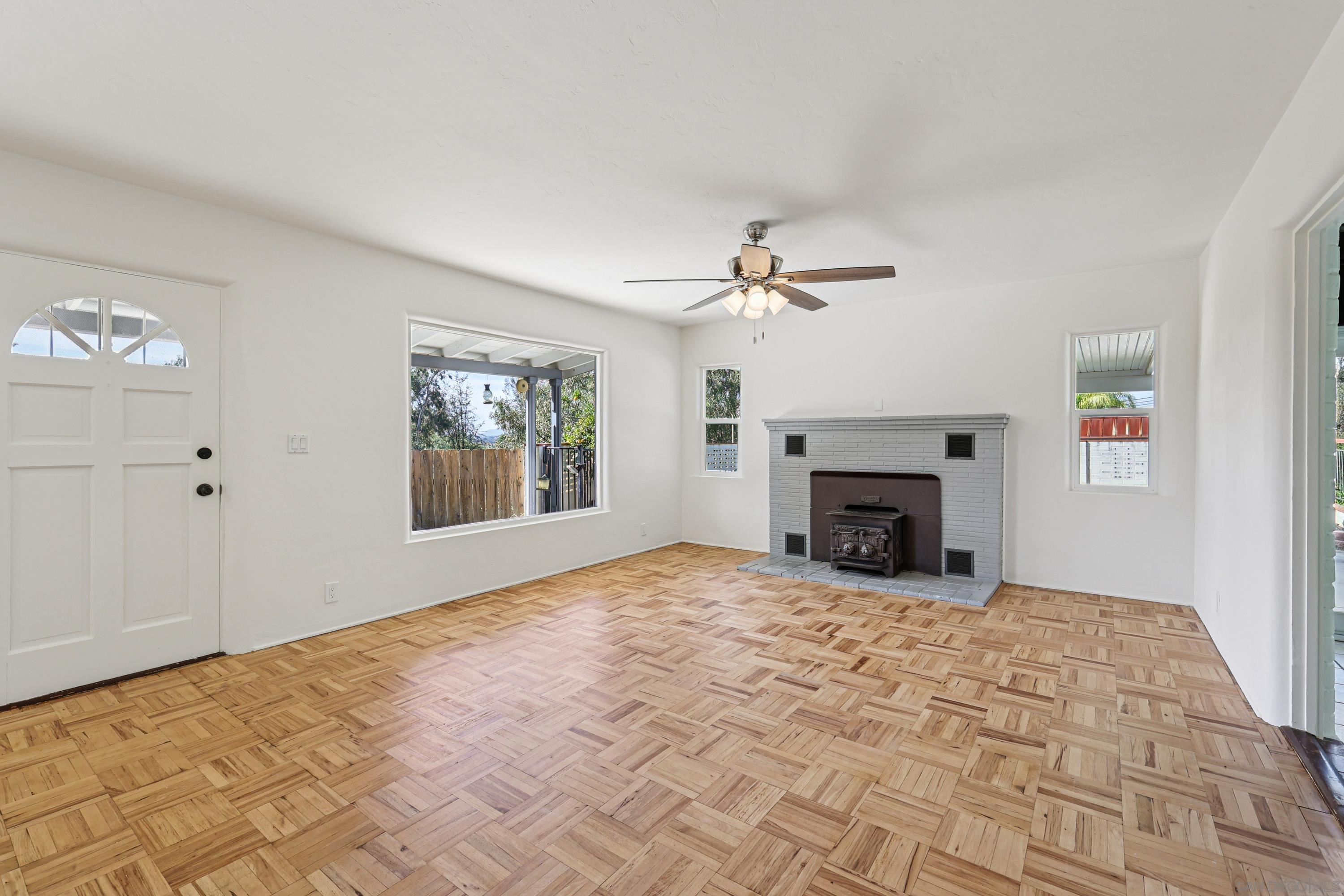 Detail Gallery Image 4 of 26 For 203  D St, Ramona,  CA 92065 - 2 Beds | 1 Baths