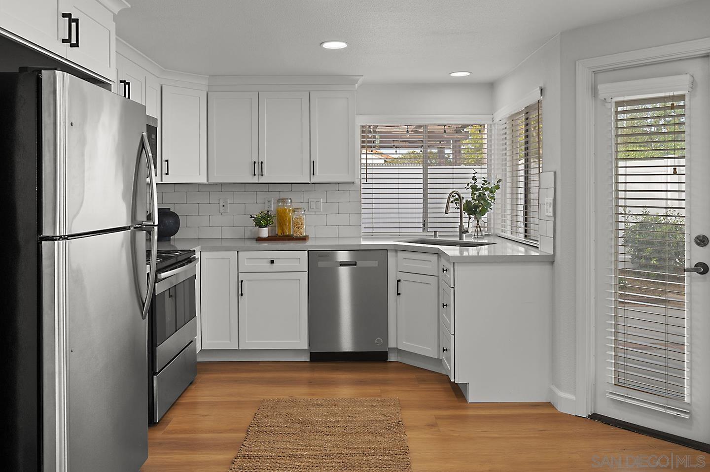 Detail Gallery Image 4 of 13 For 4094  Arcadia Way, Oceanside,  CA 92056 - 2 Beds | 2 Baths