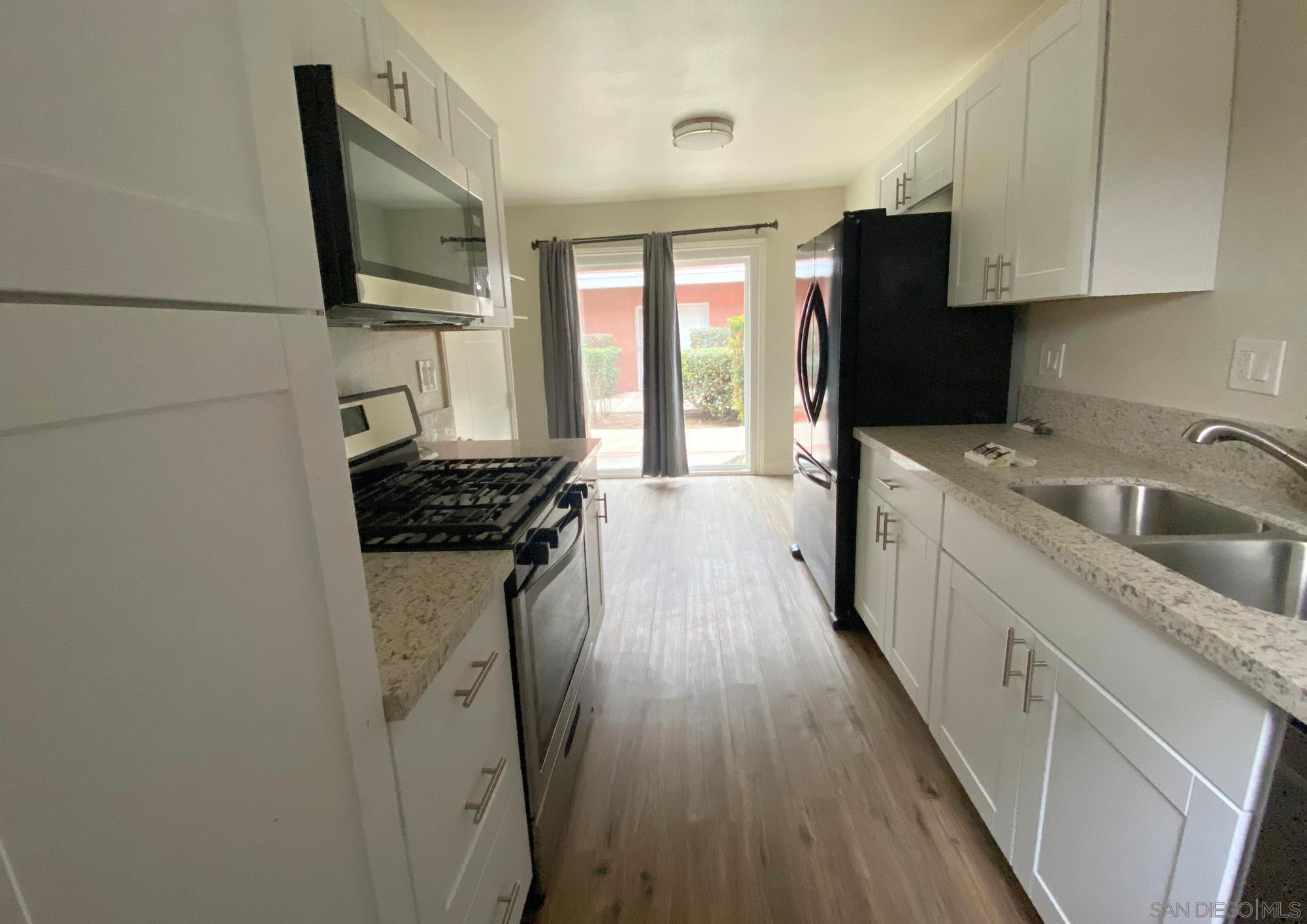 Detail Gallery Image 13 of 29 For 1060  E Washington Ave  #5,  Escondido,  CA 92025 - 2 Beds | 2 Baths