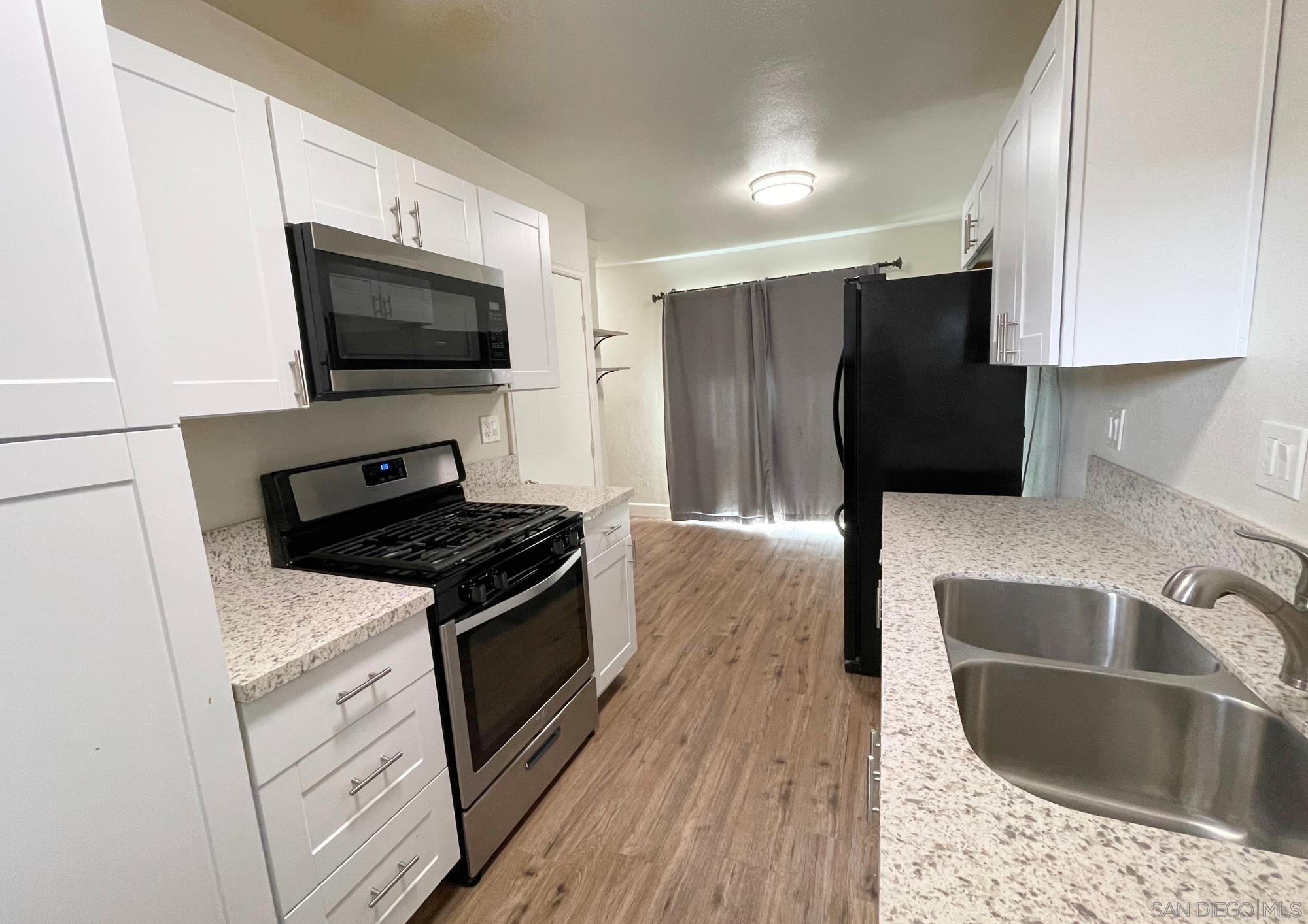 Detail Gallery Image 8 of 29 For 1060  E Washington Ave  #5,  Escondido,  CA 92025 - 2 Beds | 2 Baths