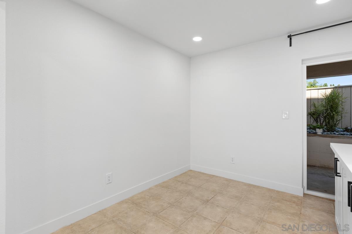 Detail Gallery Image 11 of 30 For 3230  Ashford Street  #B,  San Diego,  CA 92111 - 2 Beds | 2 Baths