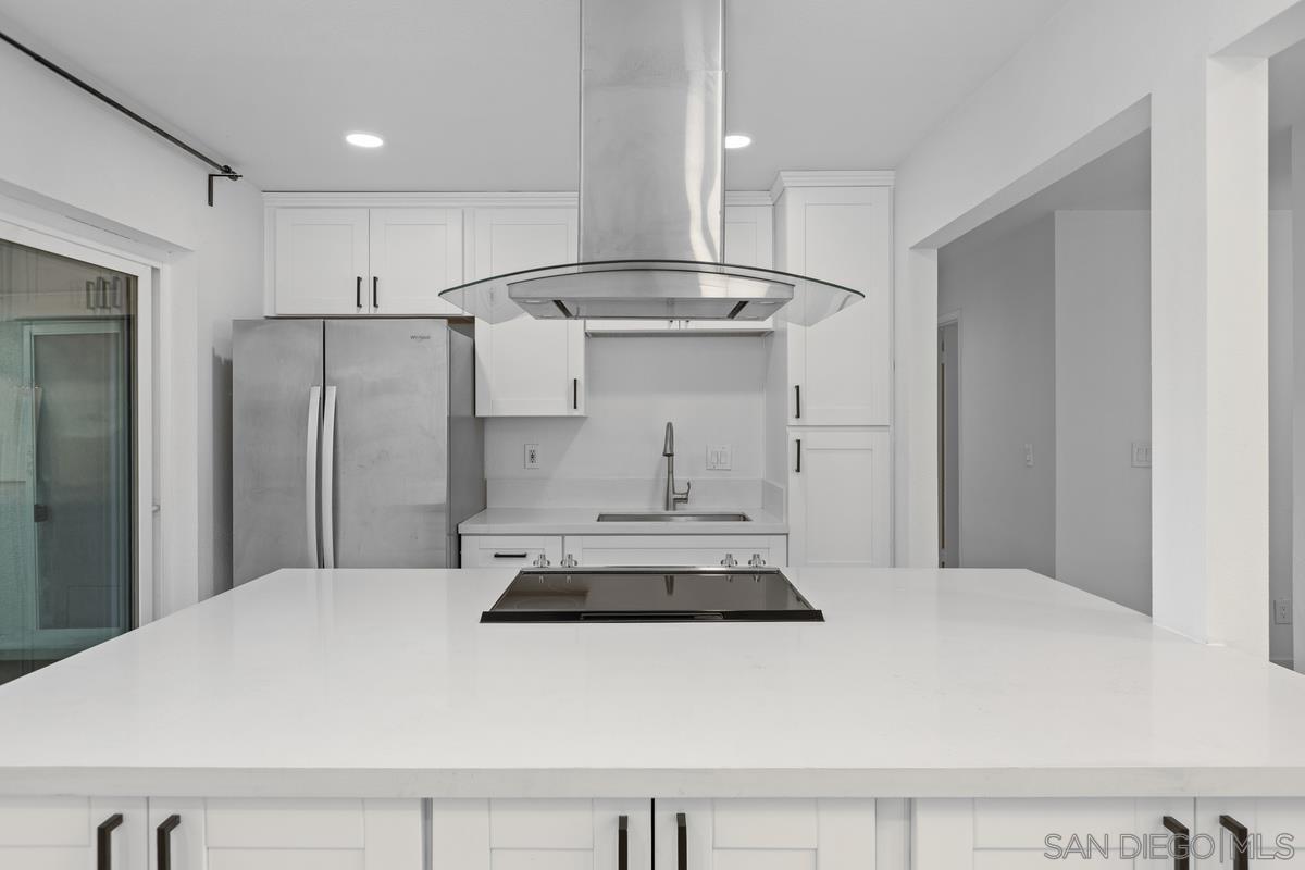 Detail Gallery Image 6 of 30 For 3230  Ashford Street  #B,  San Diego,  CA 92111 - 2 Beds | 2 Baths