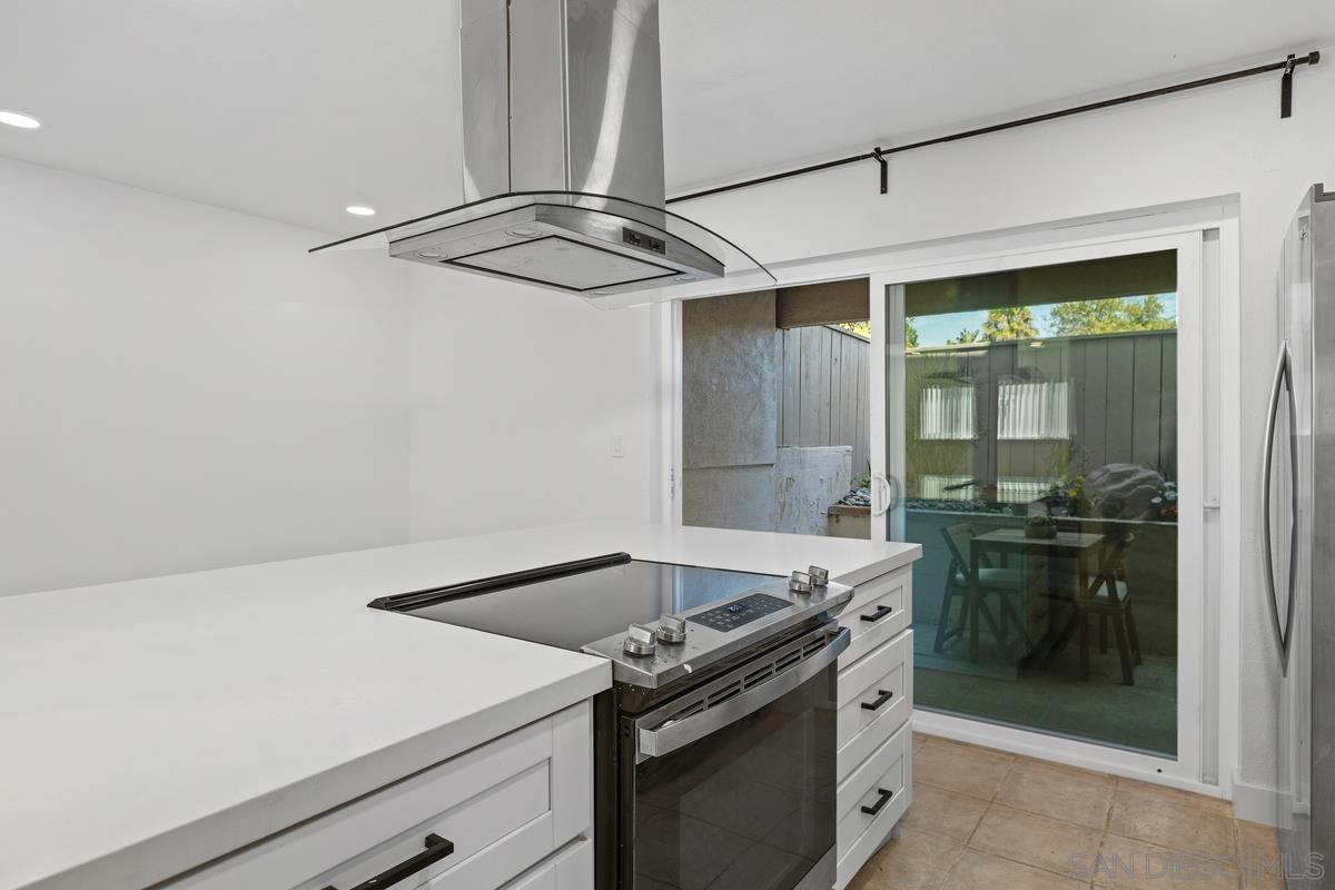 Detail Gallery Image 8 of 30 For 3230  Ashford Street  #B,  San Diego,  CA 92111 - 2 Beds | 2 Baths
