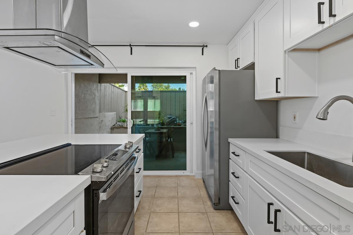 Detail Gallery Image 9 of 30 For 3230  Ashford Street  #B,  San Diego,  CA 92111 - 2 Beds | 2 Baths