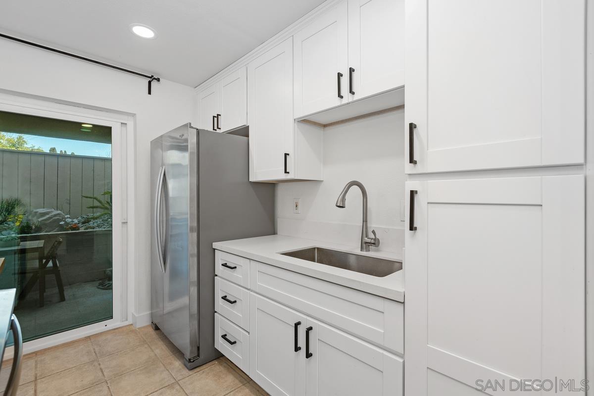 Detail Gallery Image 10 of 30 For 3230  Ashford Street  #B,  San Diego,  CA 92111 - 2 Beds | 2 Baths