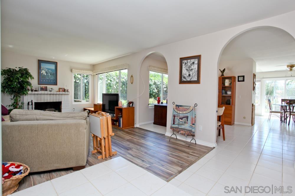 Detail Gallery Image 2 of 23 For 14051  Hermosillo Way, Poway,  CA 92064 - 4 Beds | 2 Baths