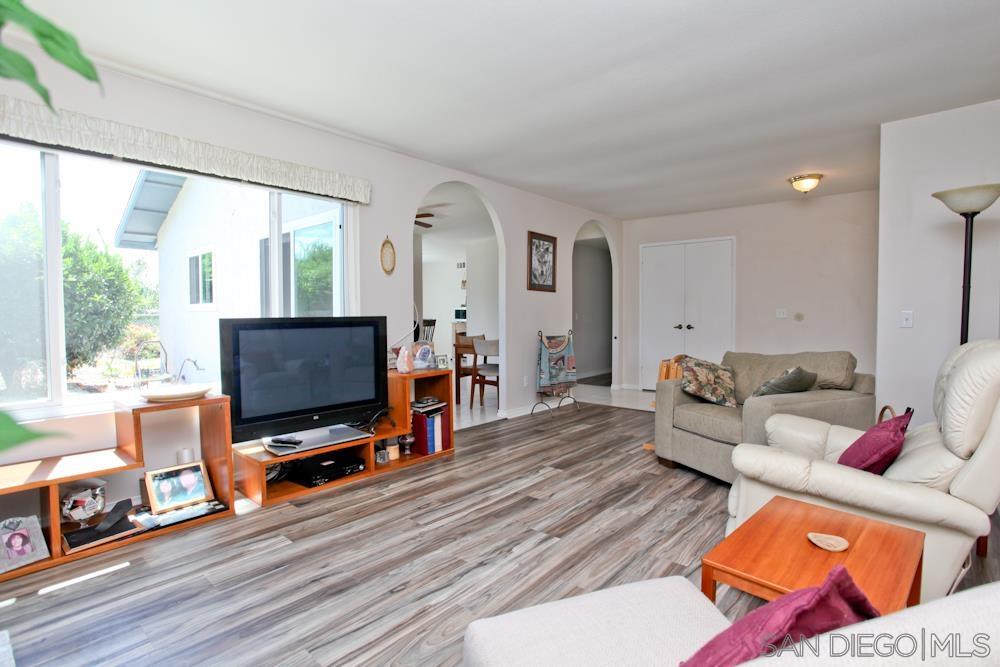 Detail Gallery Image 3 of 23 For 14051  Hermosillo Way, Poway,  CA 92064 - 4 Beds | 2 Baths