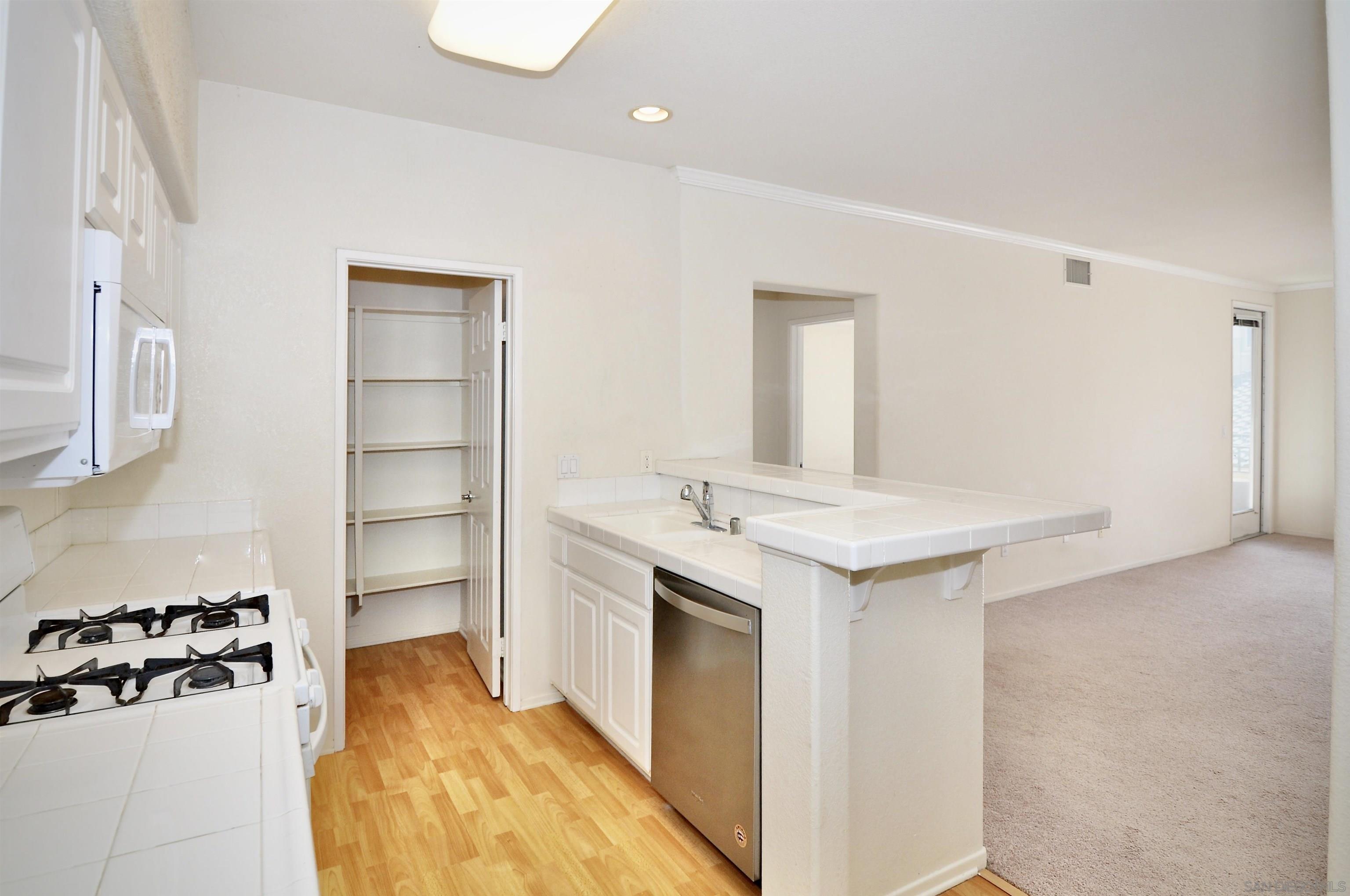 Detail Gallery Image 7 of 71 For 10840  Scripps Ranch Blvd  206, San Diego,  CA 92131 - 1 Beds | 1 Baths