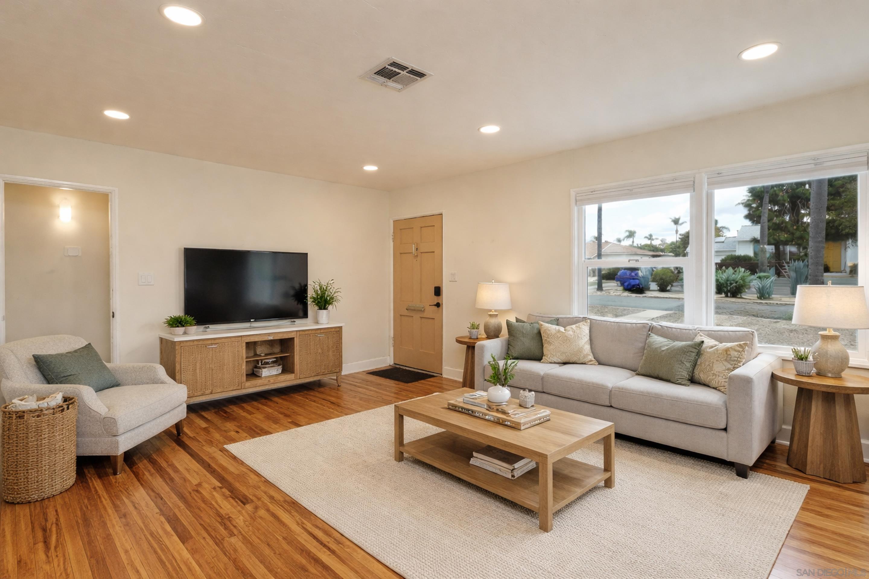 Front Image Thumbnail for SD260003850