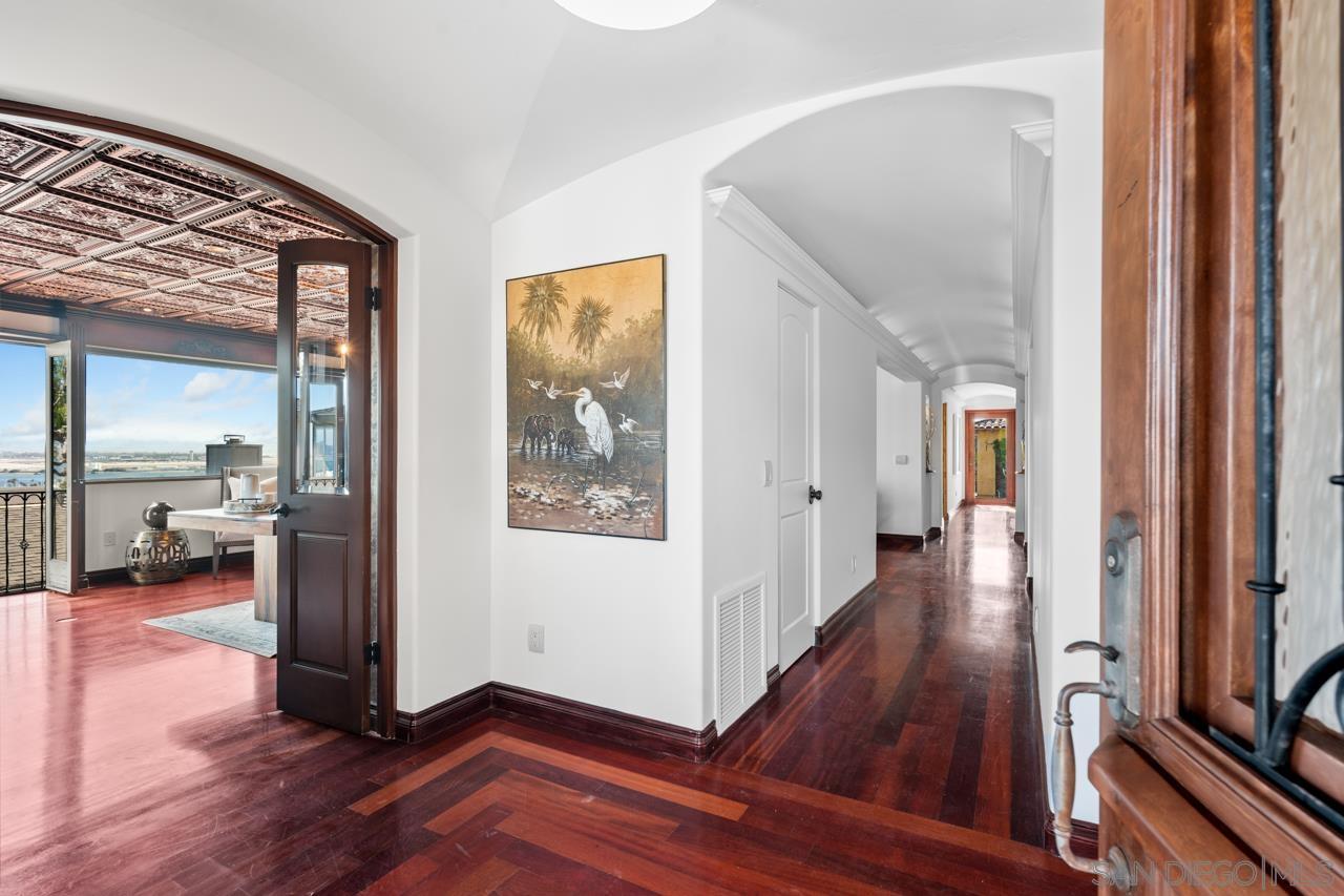 Detail Gallery Image 13 of 61 For 3235  Harbor View Dr, San Diego,  CA 92106 - 5 Beds | 4/2 Baths