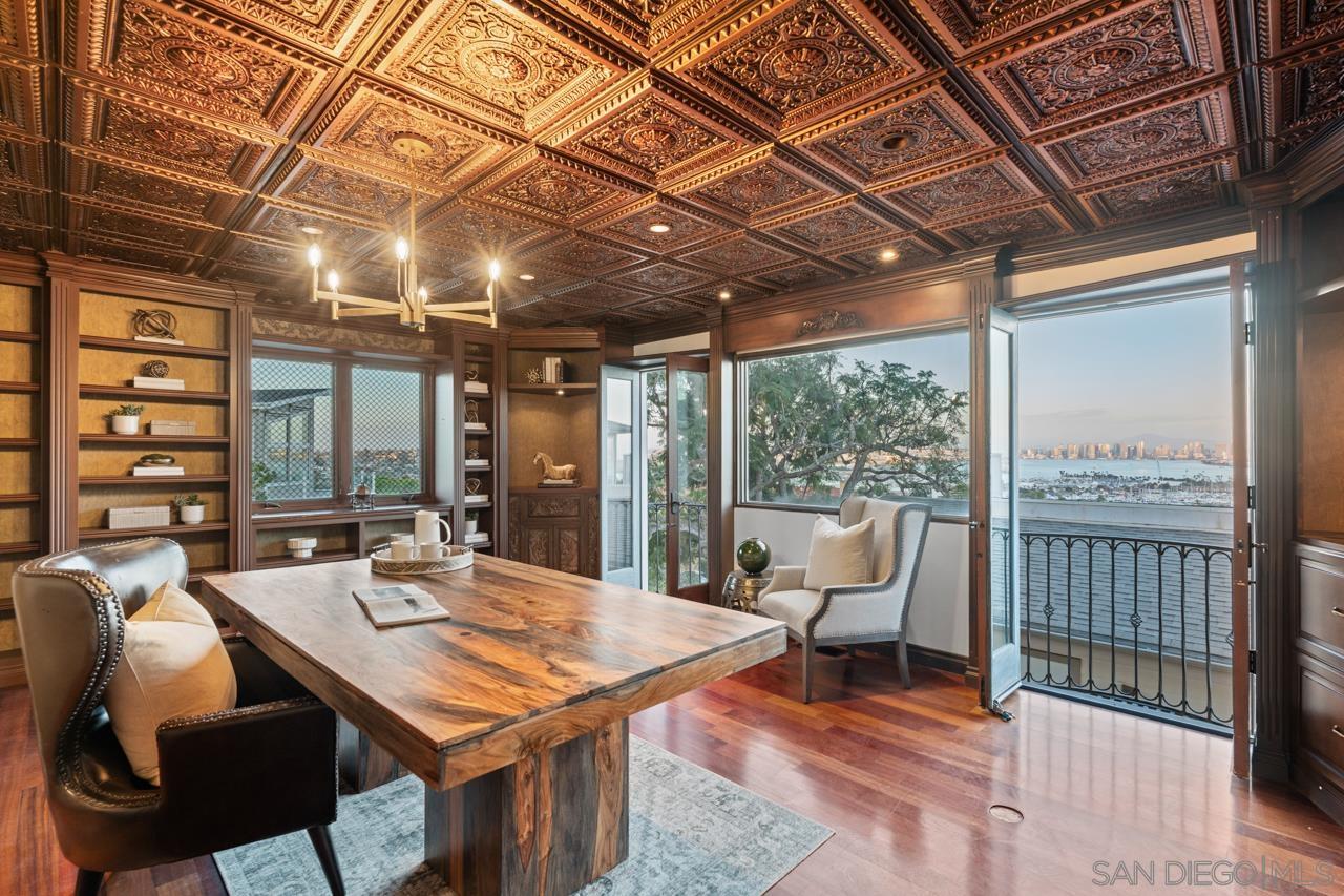 Detail Gallery Image 14 of 61 For 3235  Harbor View Dr, San Diego,  CA 92106 - 5 Beds | 4/2 Baths