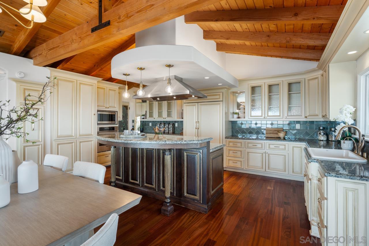 Detail Gallery Image 23 of 61 For 3235  Harbor View Dr, San Diego,  CA 92106 - 5 Beds | 4/2 Baths