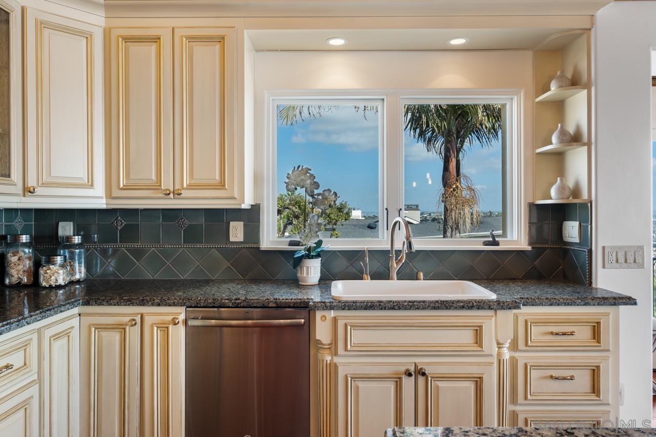 Detail Gallery Image 24 of 61 For 3235  Harbor View Dr, San Diego,  CA 92106 - 5 Beds | 4/2 Baths