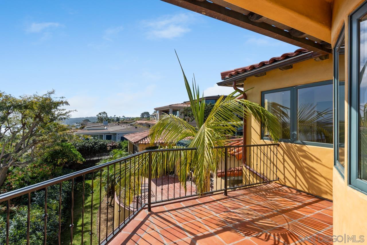 Detail Gallery Image 34 of 61 For 3235  Harbor View Dr, San Diego,  CA 92106 - 5 Beds | 4/2 Baths