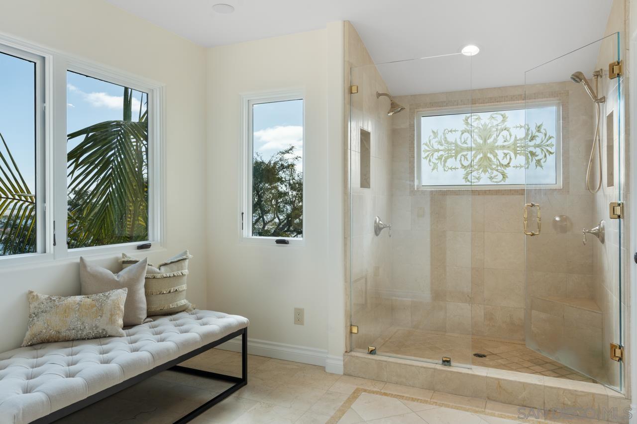 Detail Gallery Image 36 of 61 For 3235  Harbor View Dr, San Diego,  CA 92106 - 5 Beds | 4/2 Baths